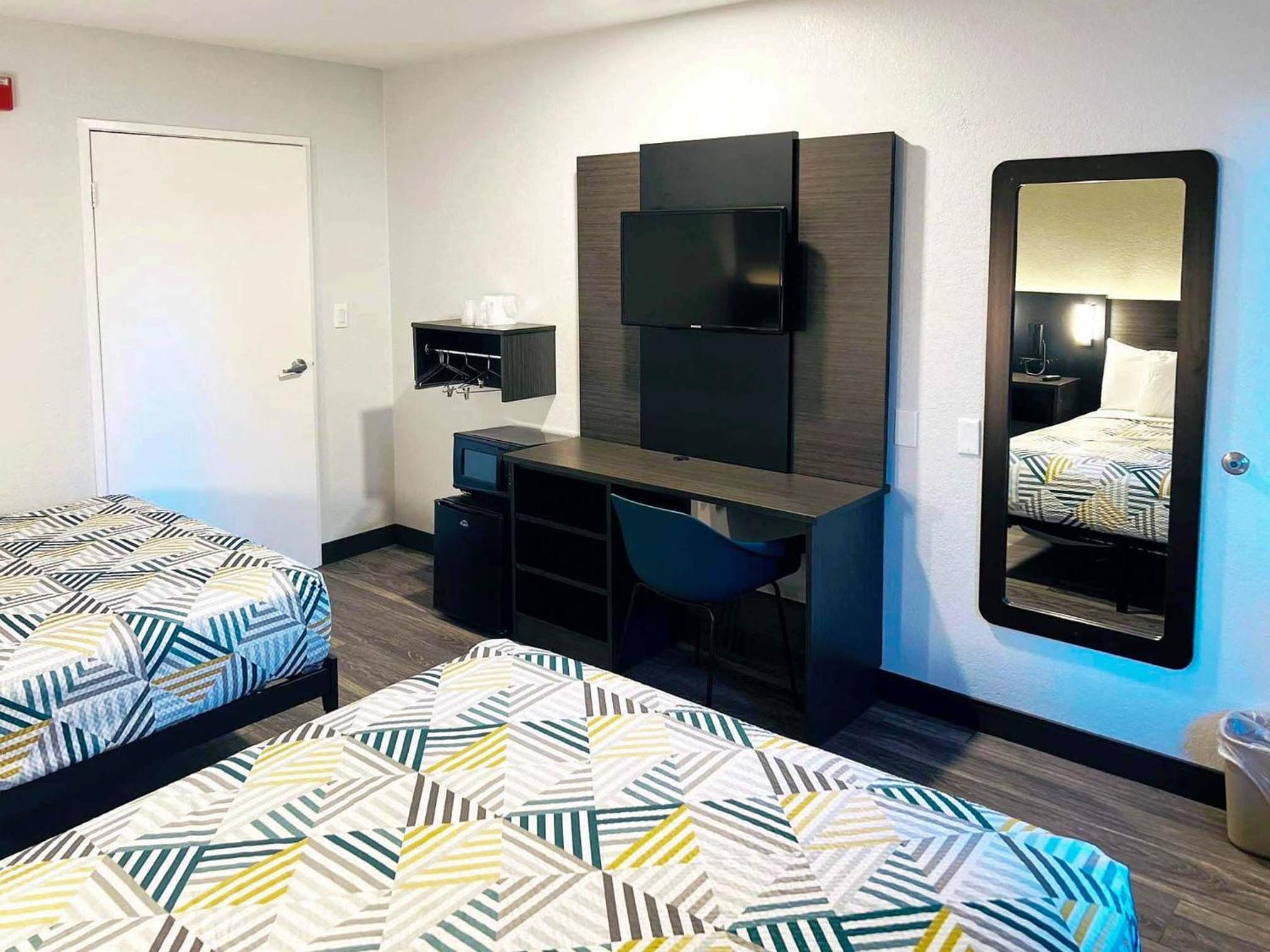 Queen Room with Two Queen Beds - Disability Access - Non-Smoking