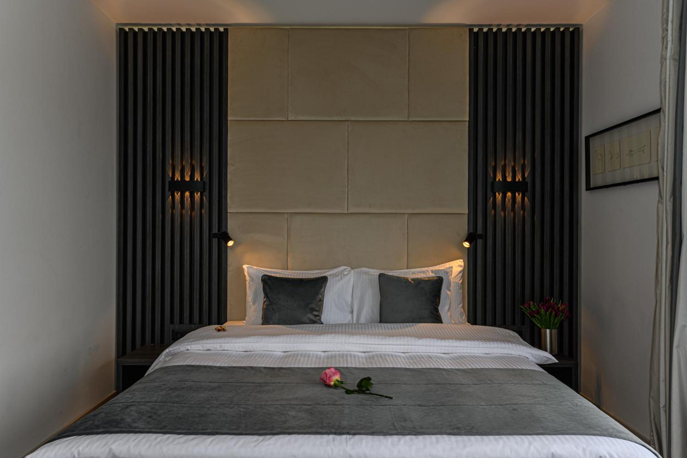 Junior Suite with Balcony - Photo 13