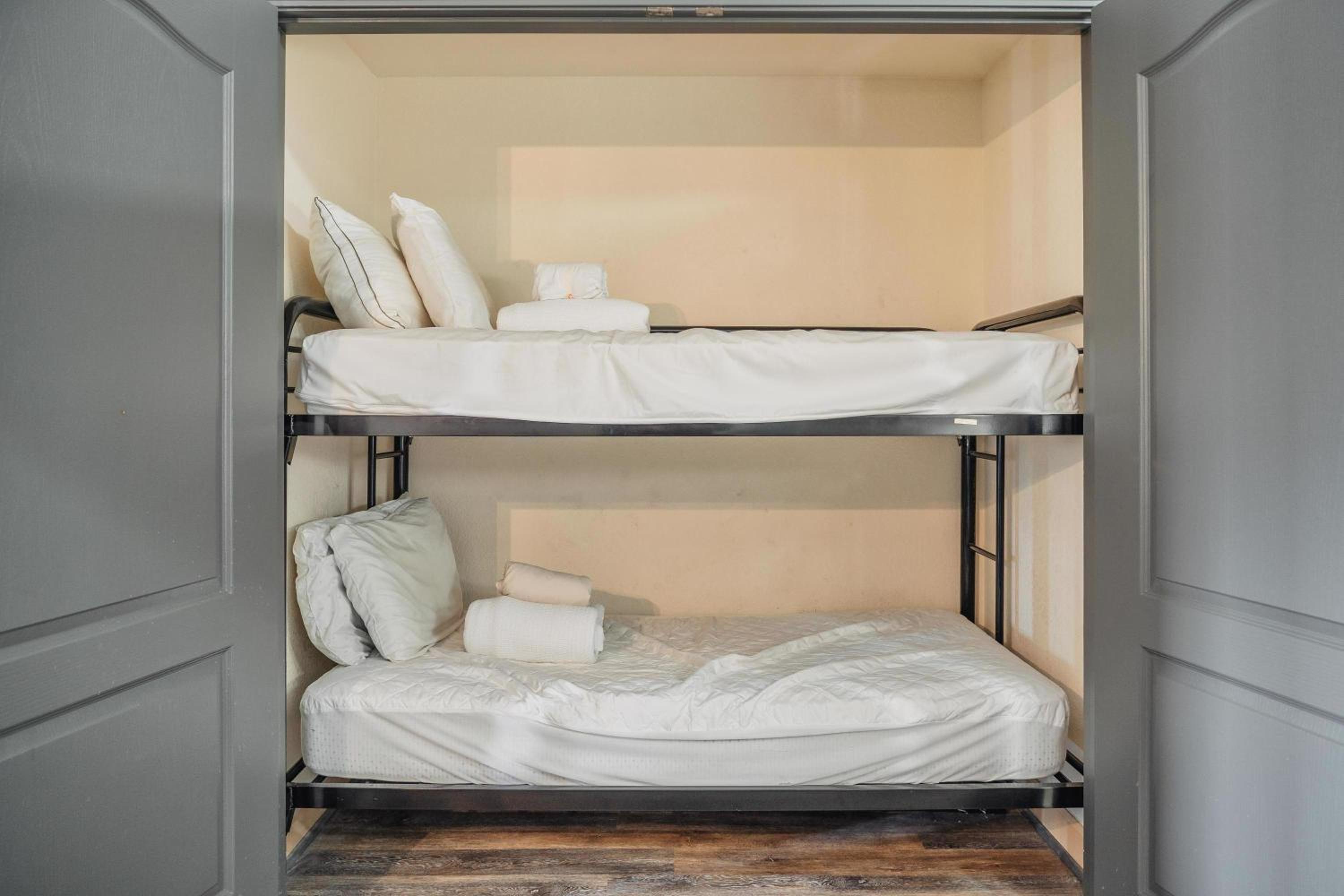 One-Bedroom Condo - Photo 3