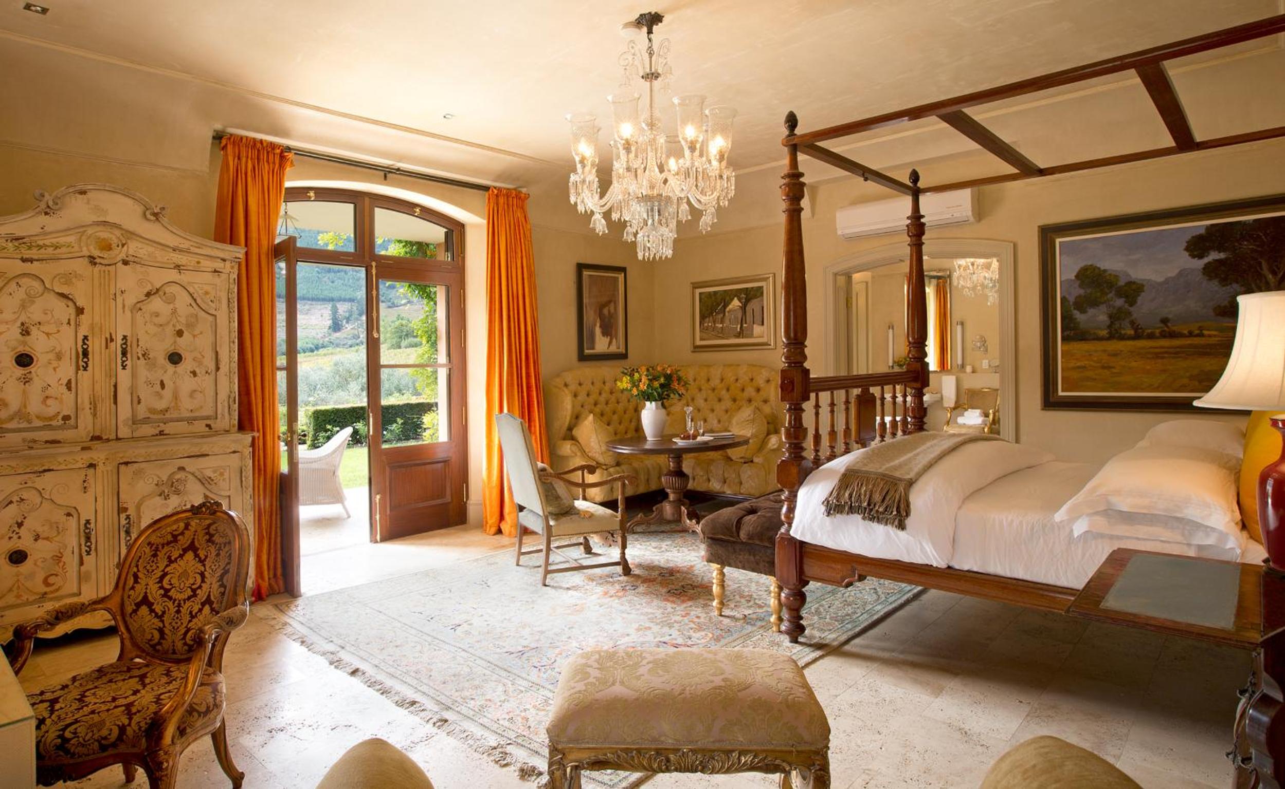 Luxury Suite - Photo 4