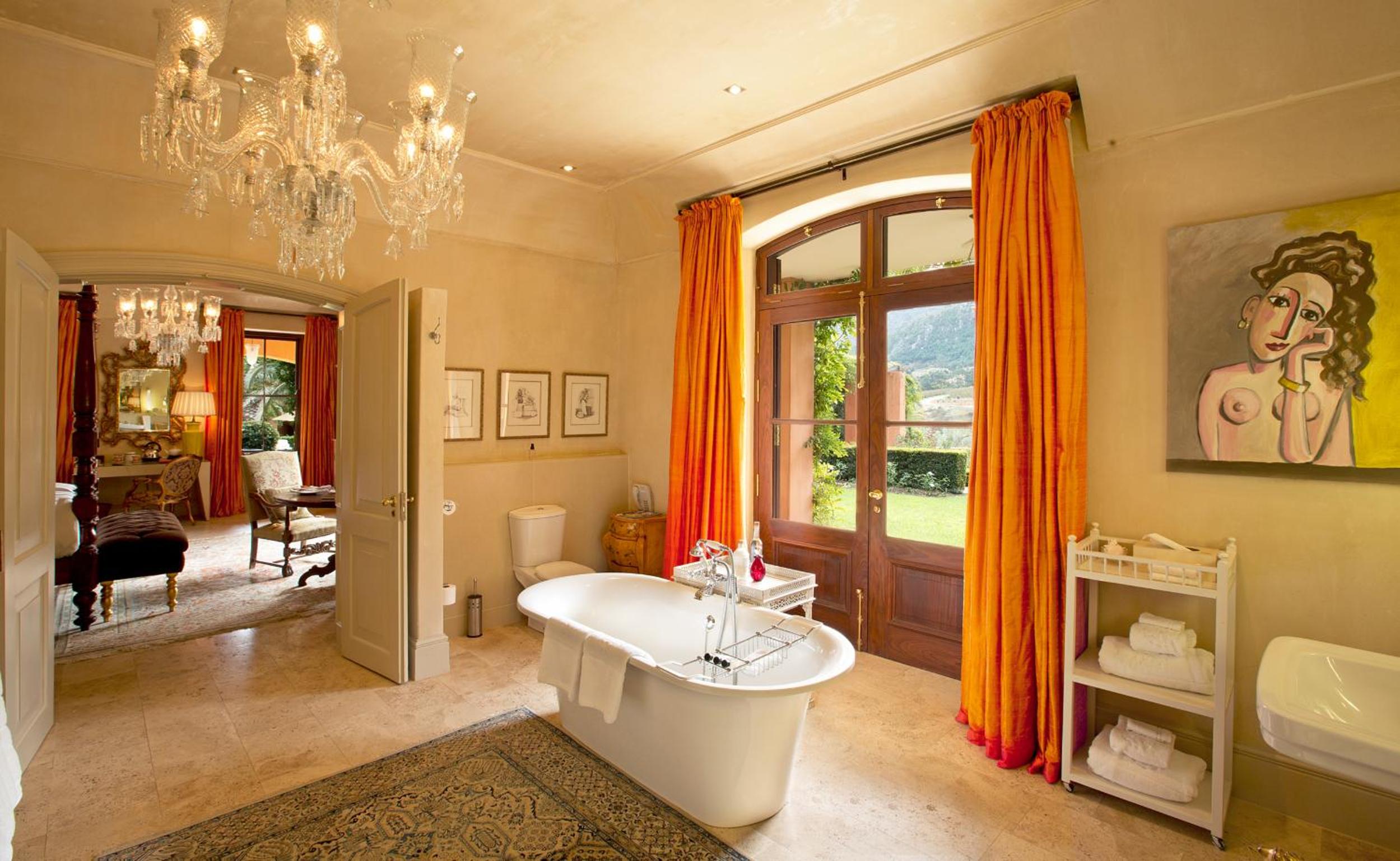 Luxury Suite - Photo 5