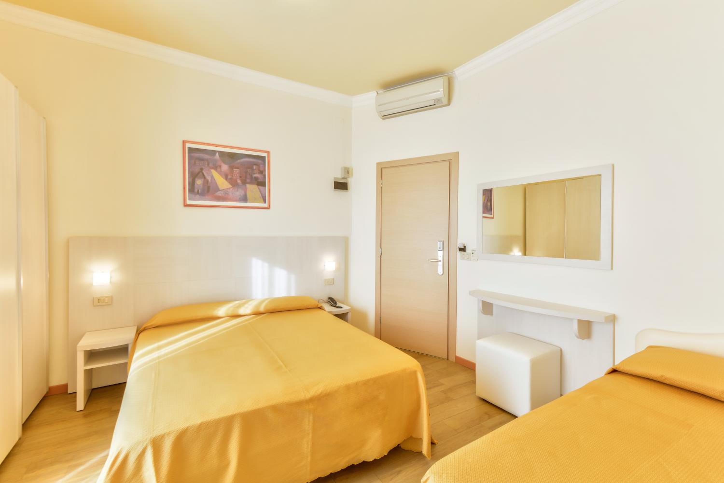 Double or Twin Room with Pool View - Photo 3