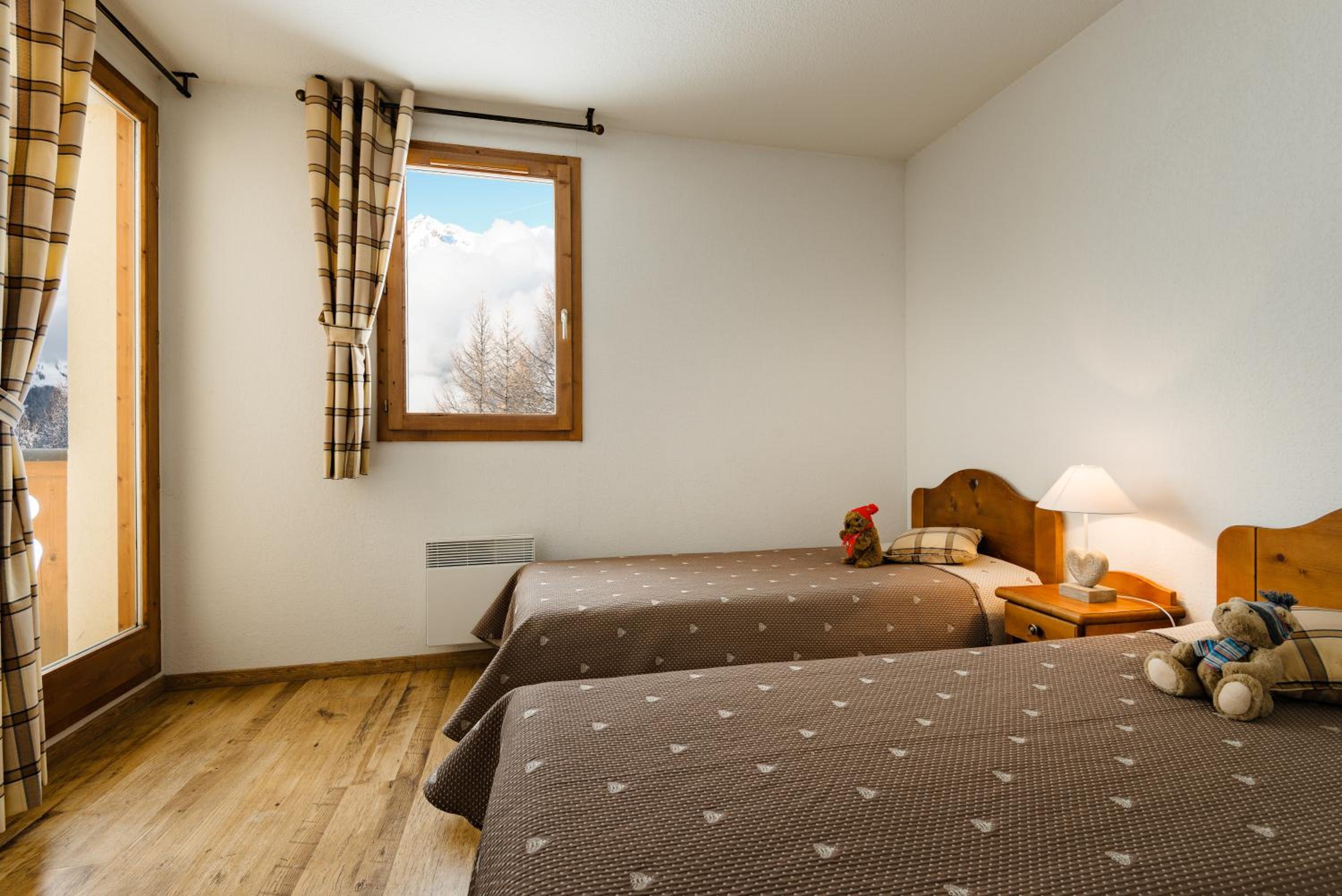 One Bedroom Apartment with Alcove (6 Adults) photo 2