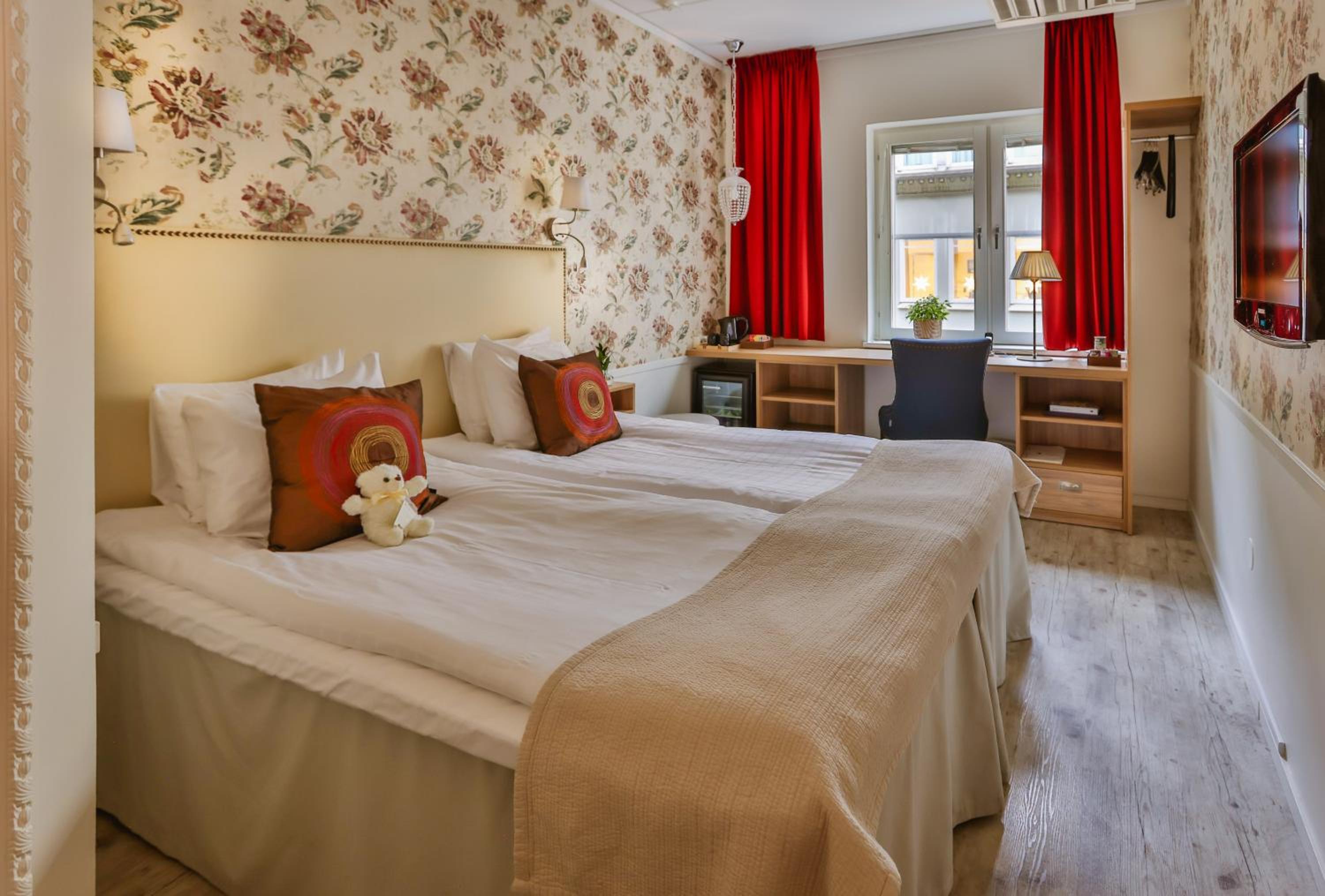 Standard Twin Room - Photo 16