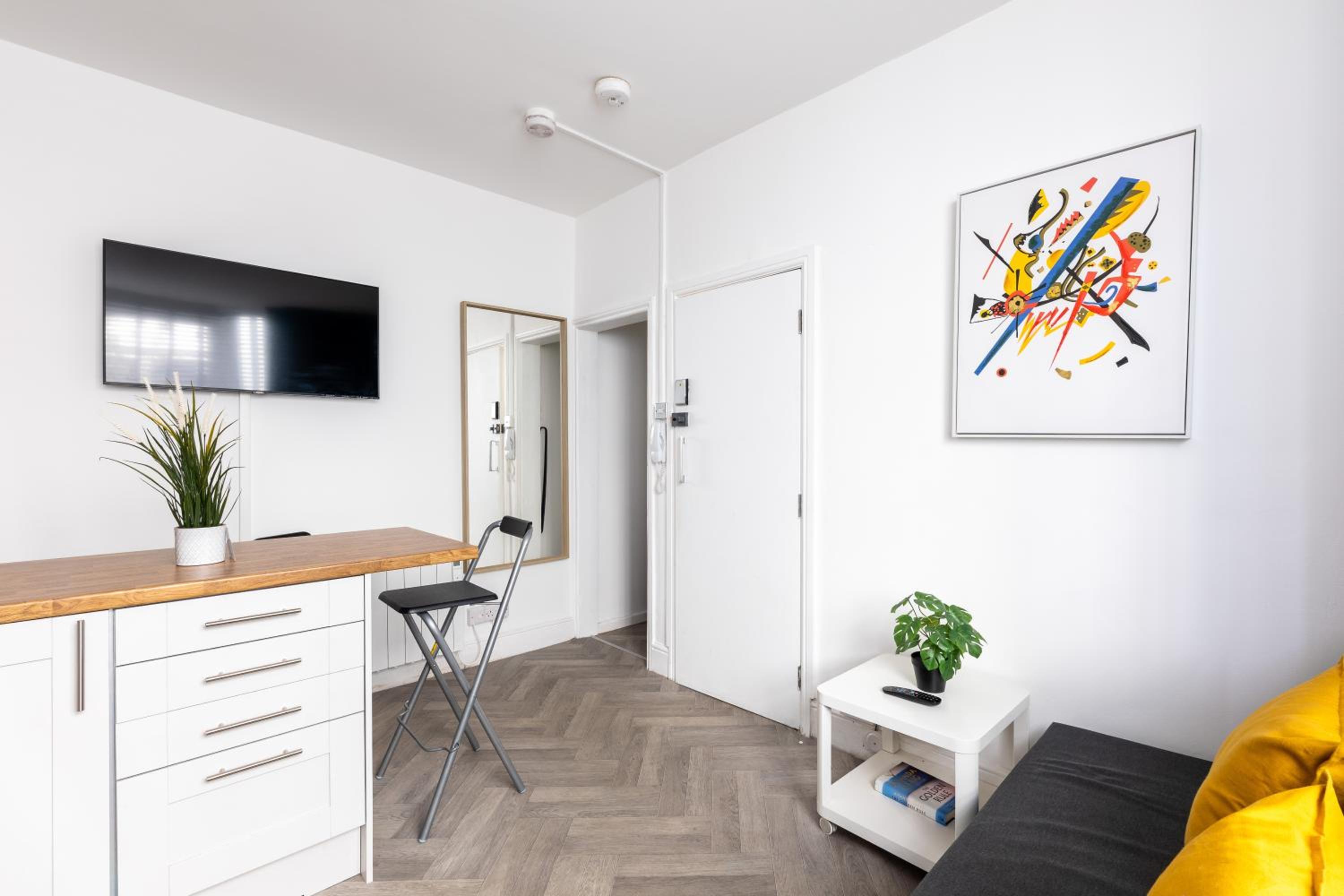 Apartment - Ground Floor photo 2