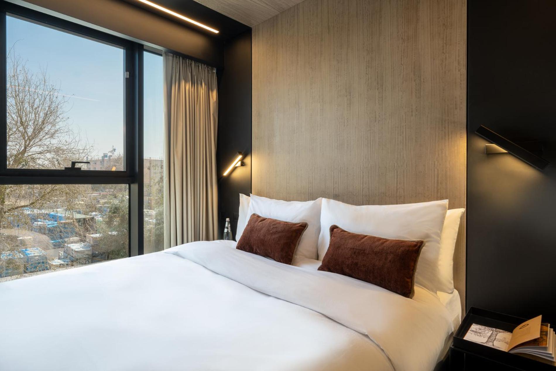 One Bedroom Suite - Photo 4