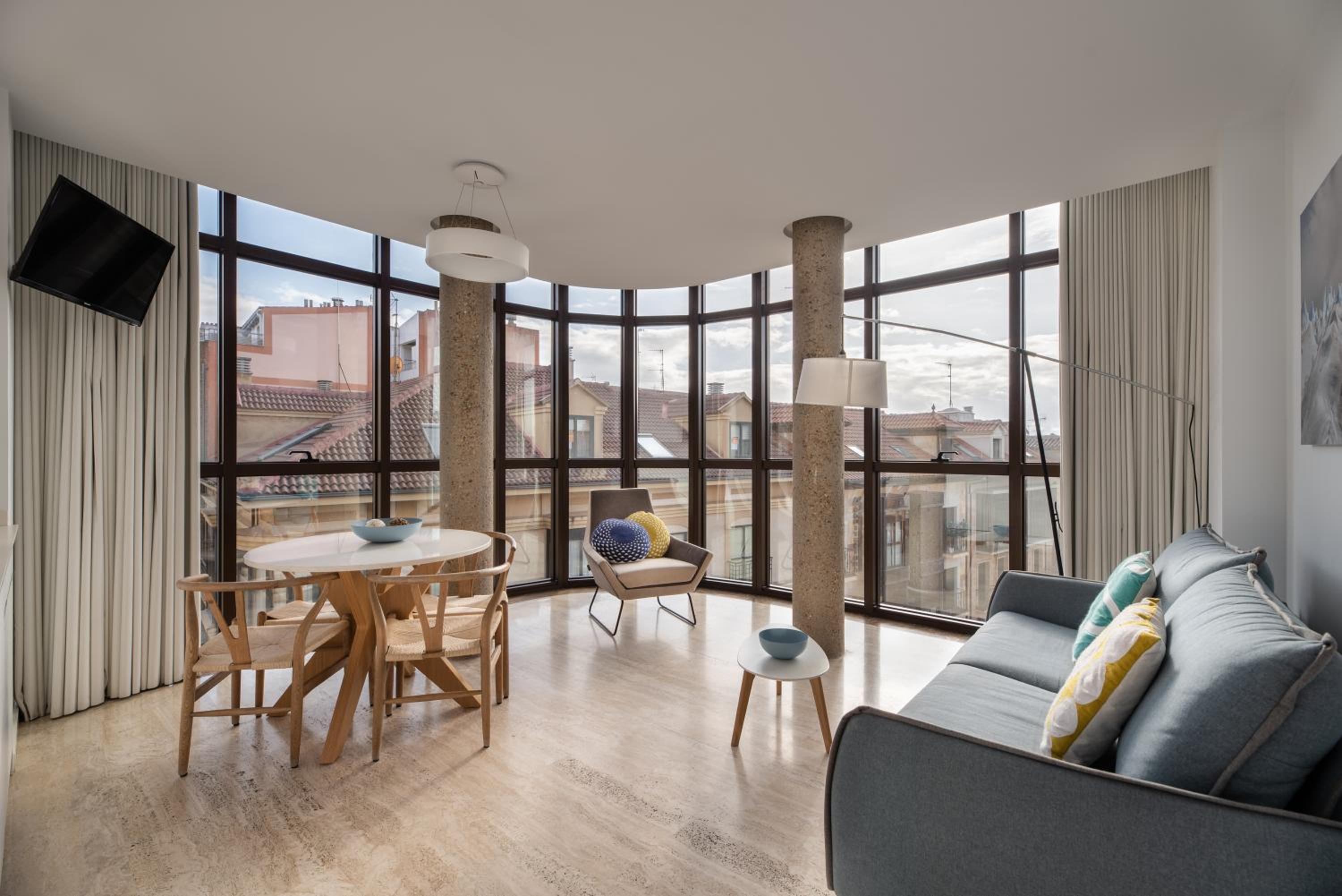 One-Bedroom Apartment - Photo 1