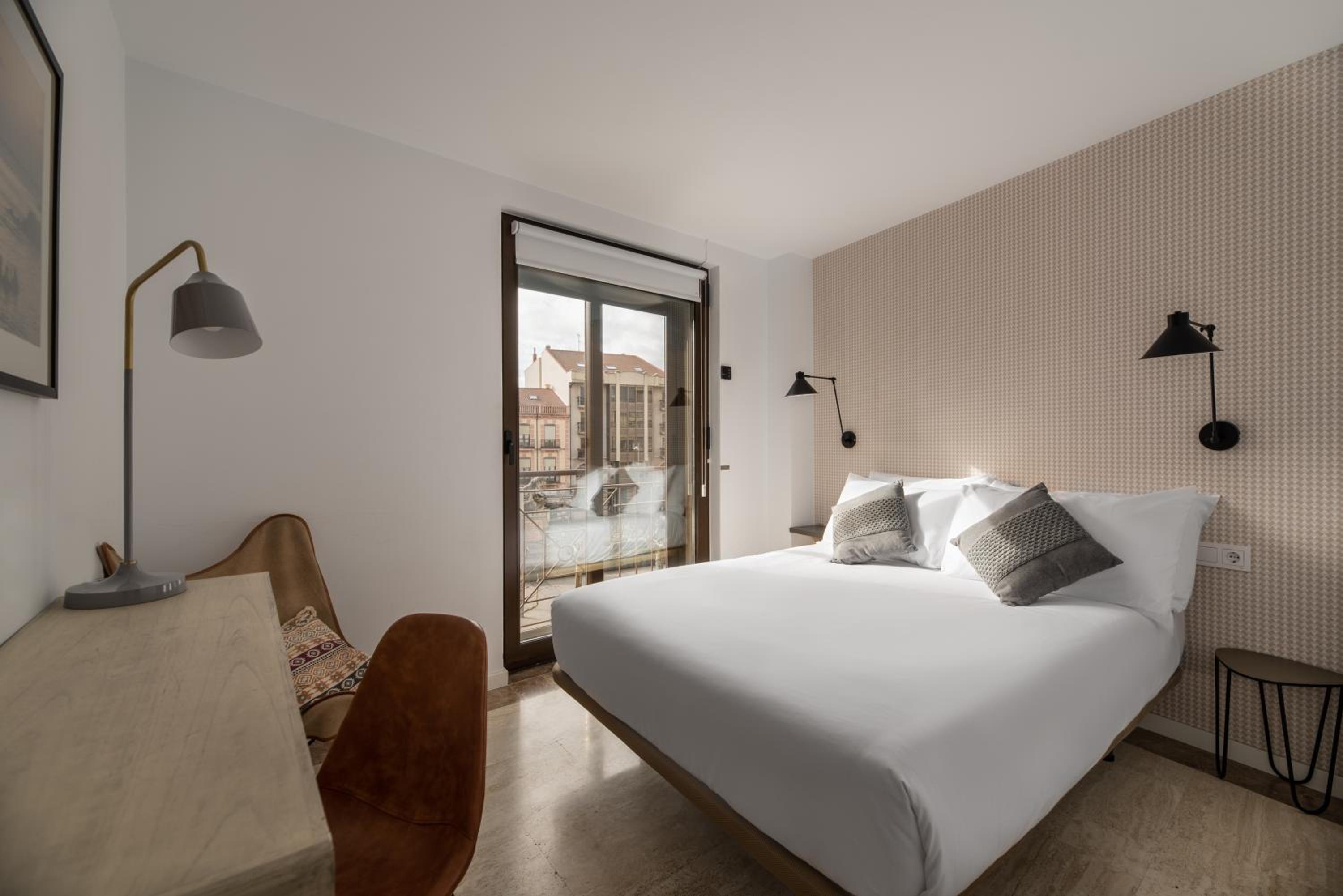 One-Bedroom Apartment - Photo 3