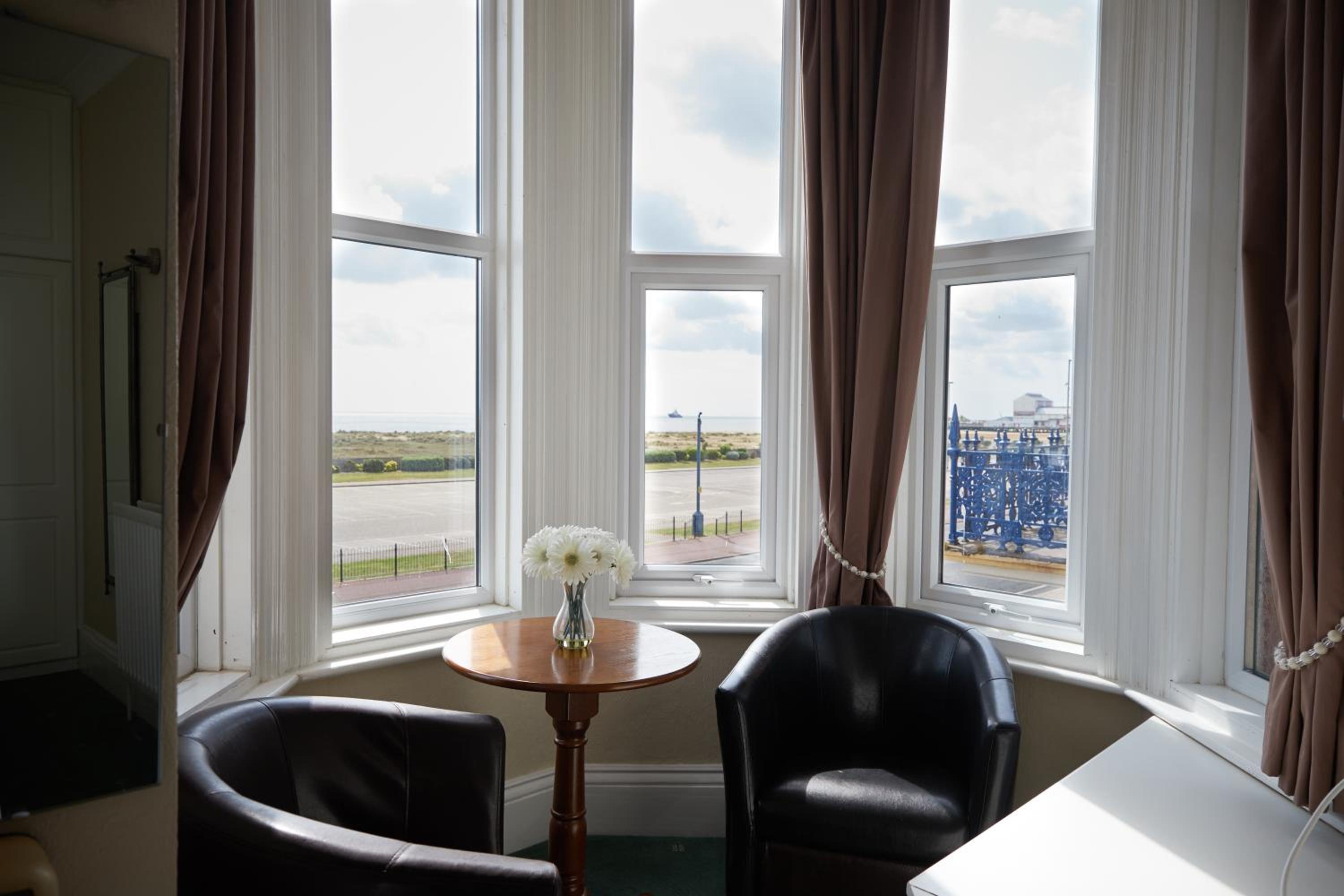 King Room with Sea View - Photo 3