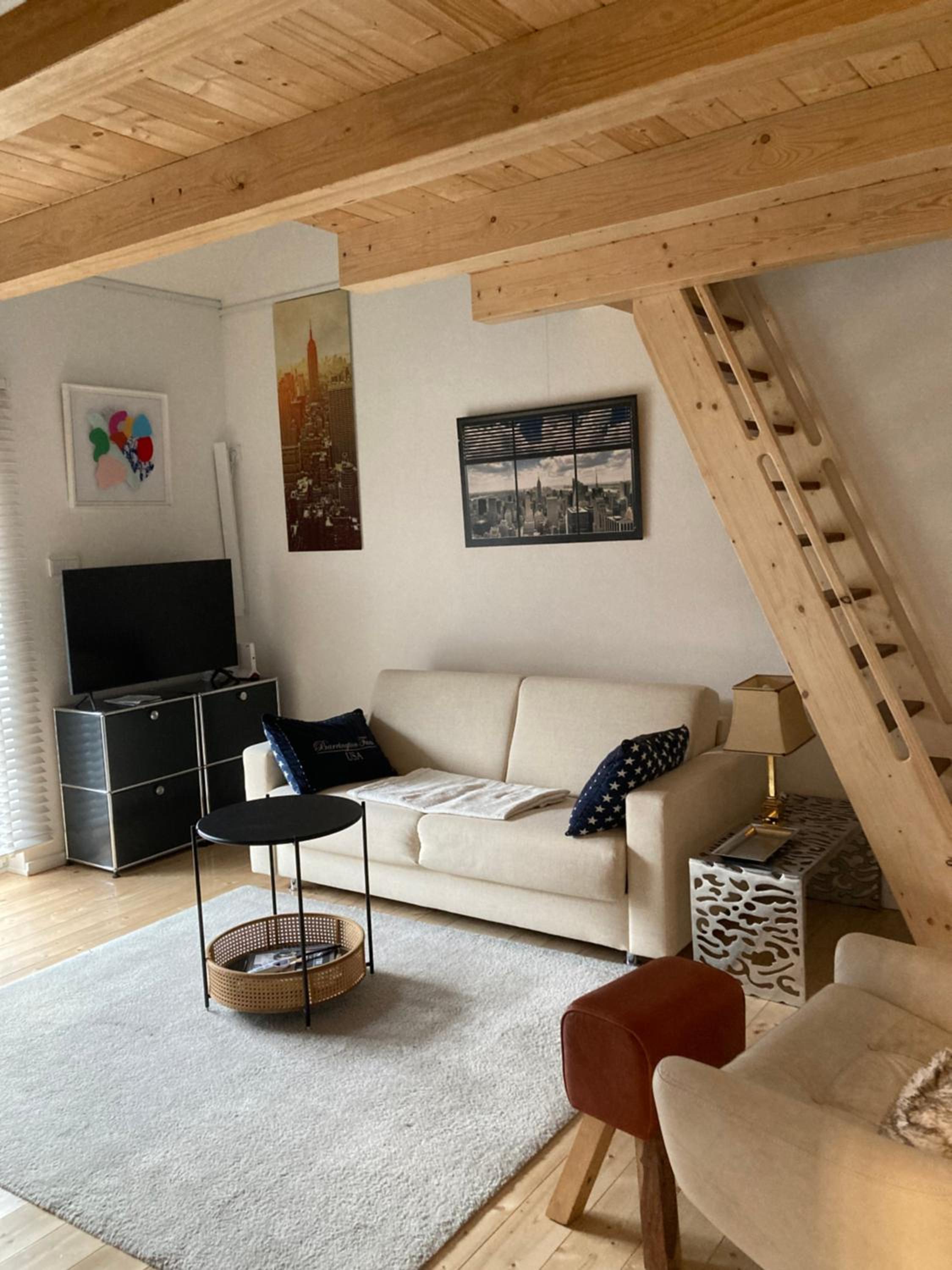 One-Bedroom House photo 1