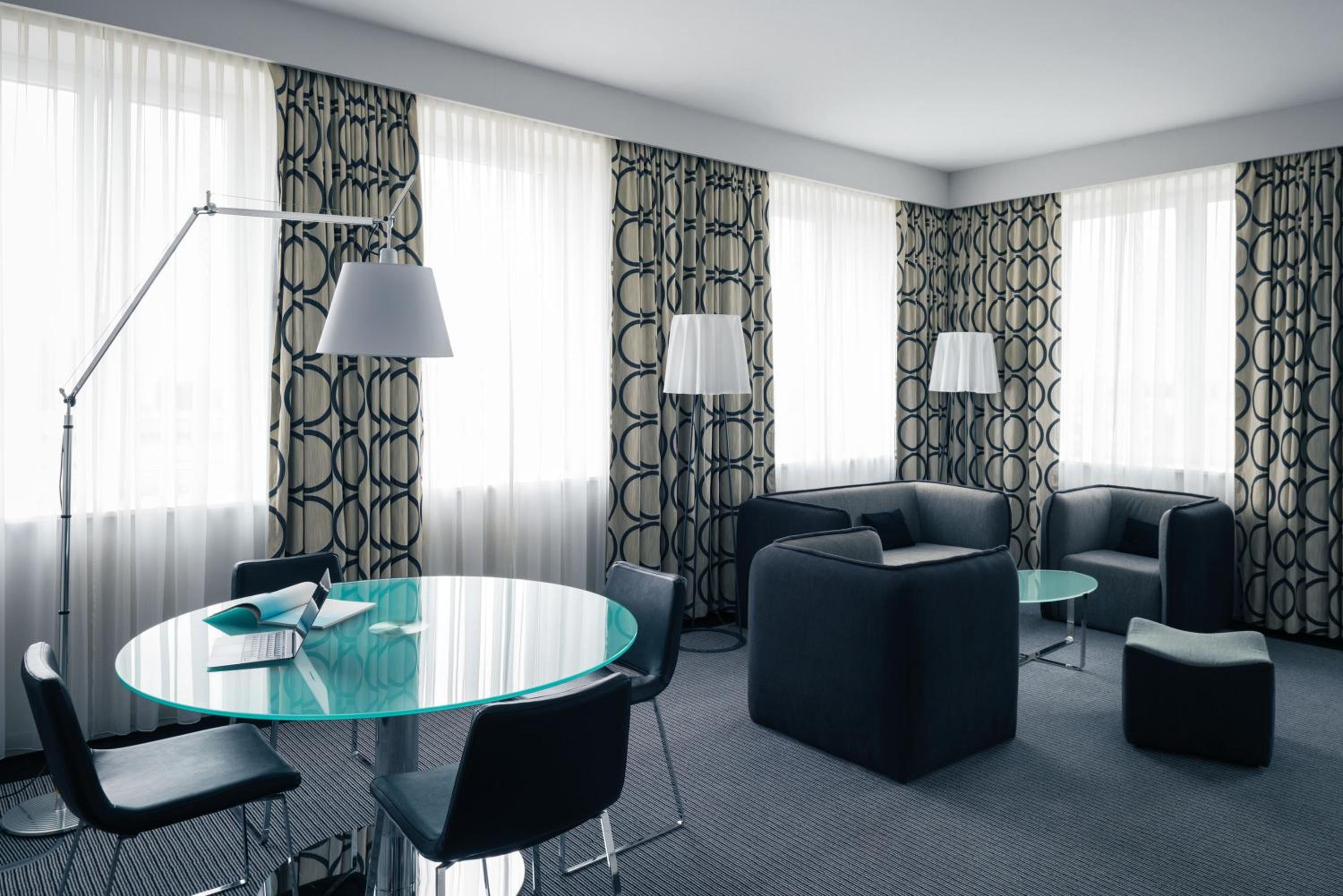 Deluxe King Suite - Photo 7