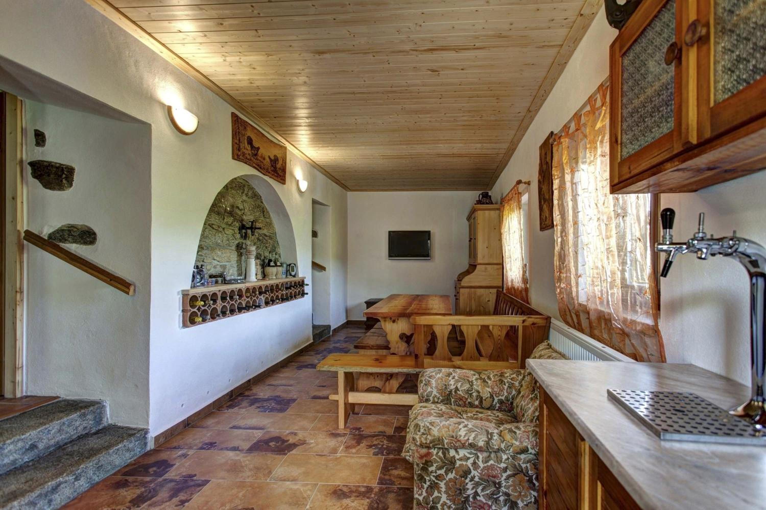 Five-Bedroom House photo 2