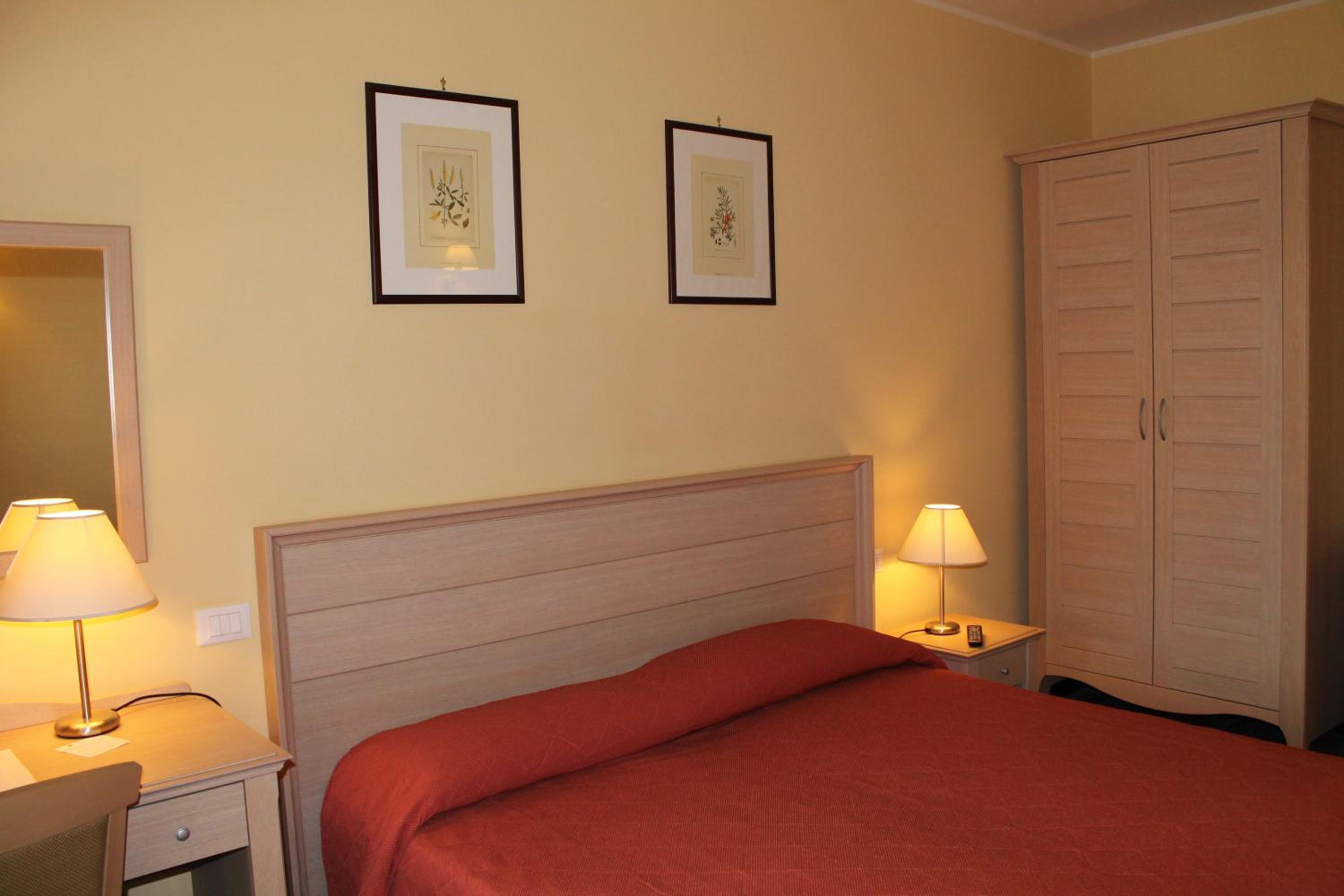 Economy Double or Twin Room photo 3