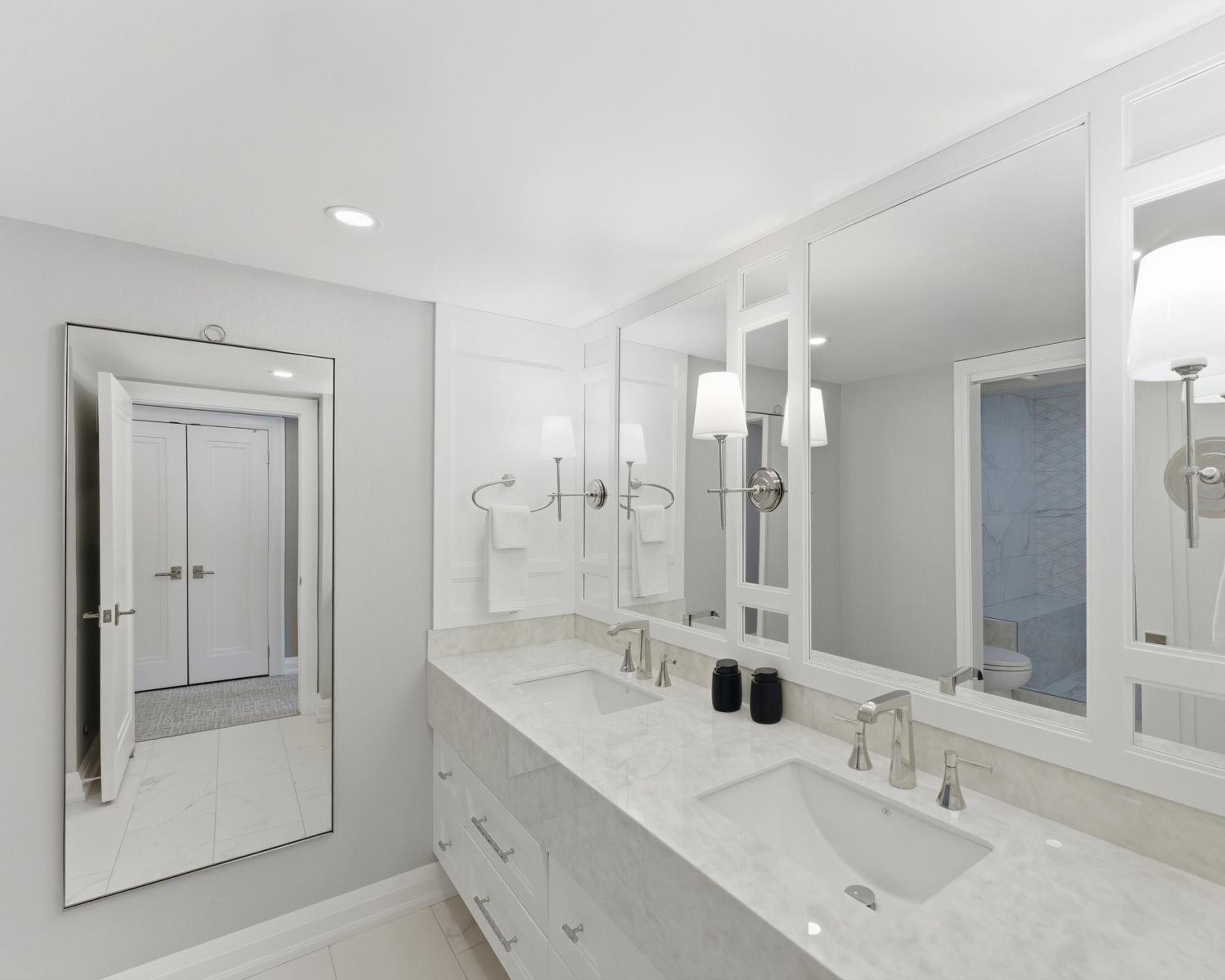 The Penthouse Suite | Premium Fallsview | Two Kingsize-Betten | Two Bathrooms | (37th Floor) thumbnail 5