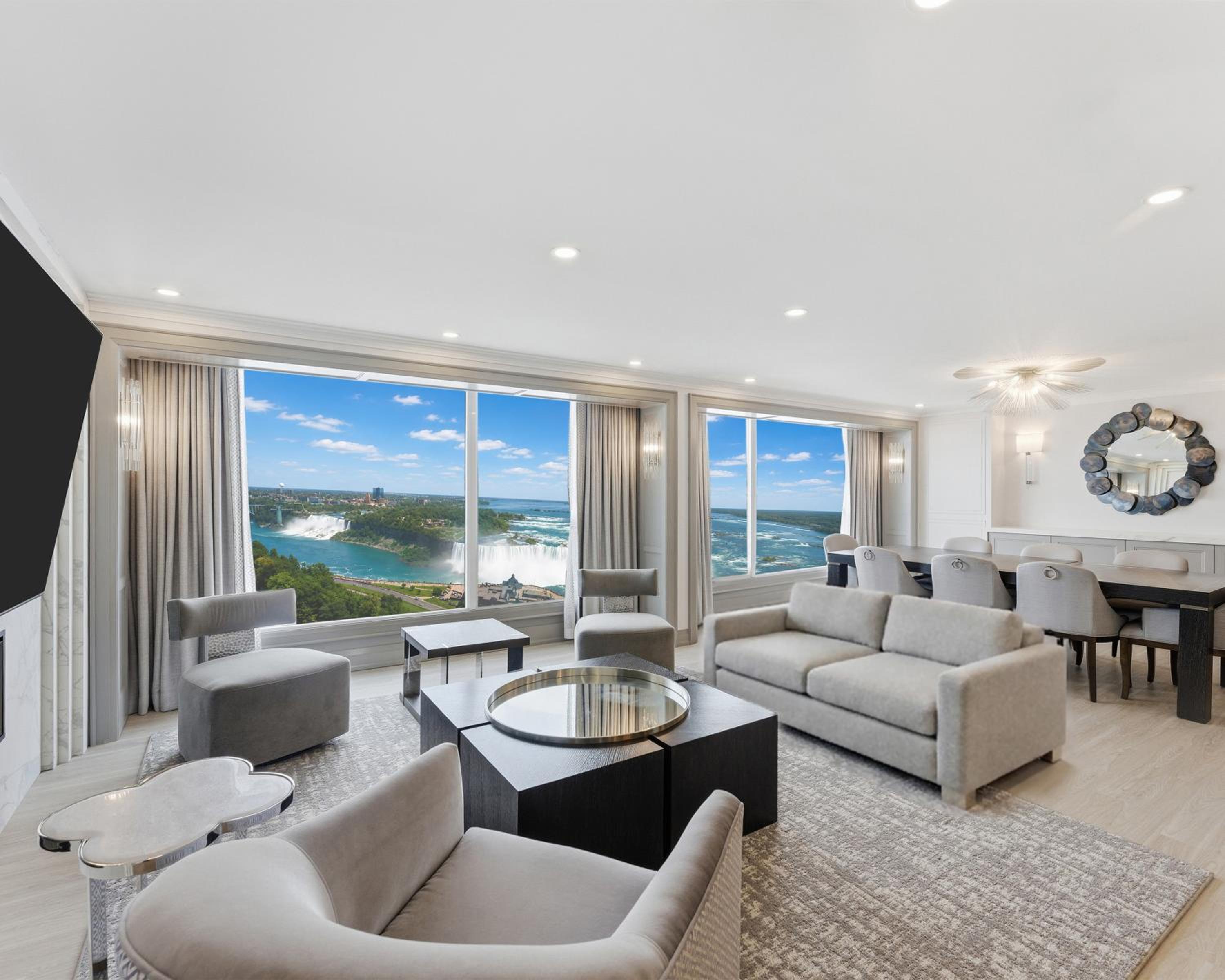 The Penthouse Suite | Premium Fallsview | Two Kingsize-Betten | Two Bathrooms | (37th Floor)