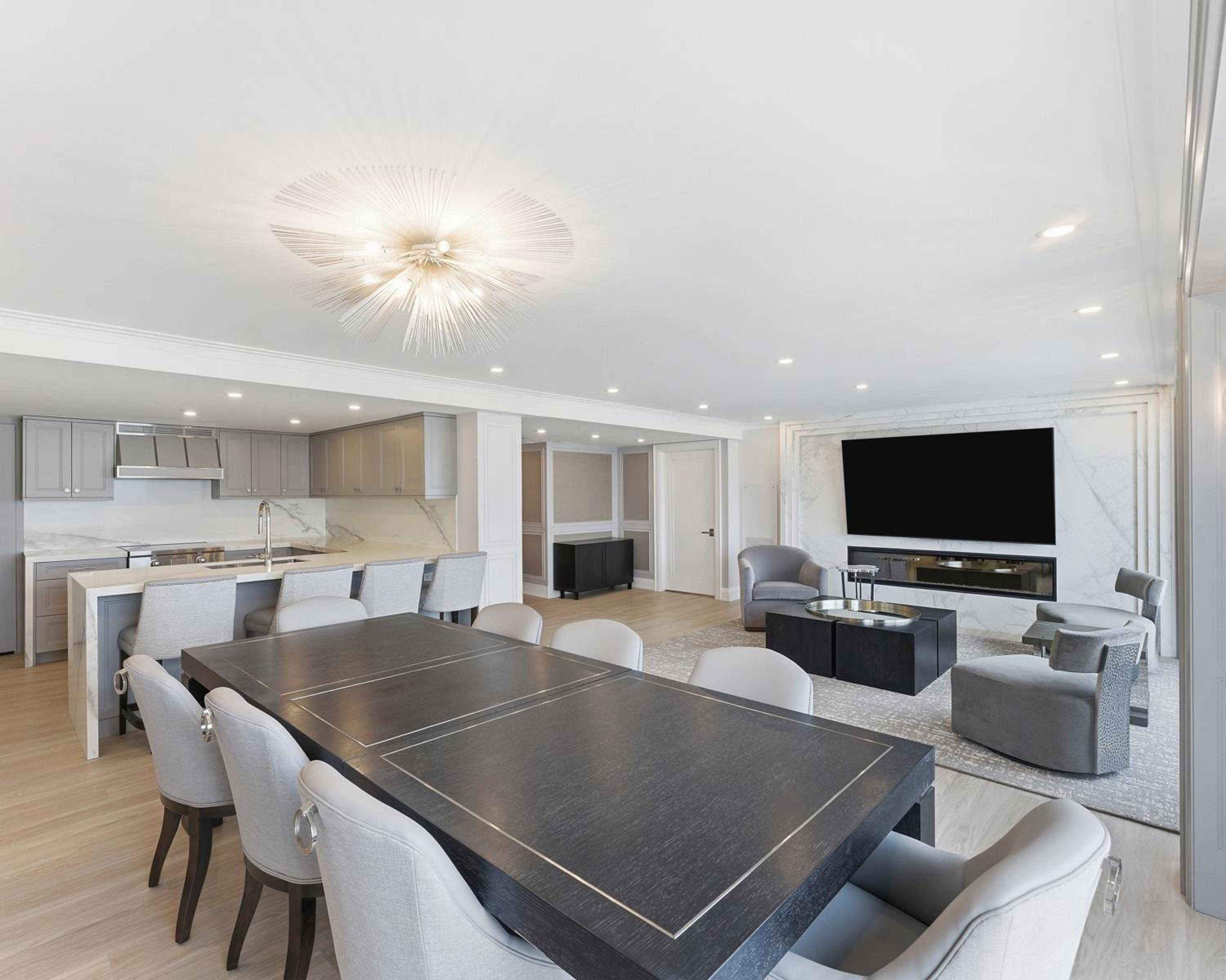 The Penthouse Suite | Premium Fallsview | Two Kingsize-Betten | Two Bathrooms | (37th Floor)
