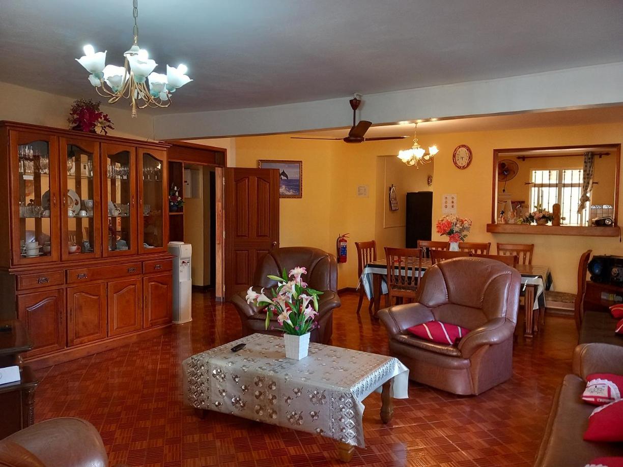 Villa - Photo 1