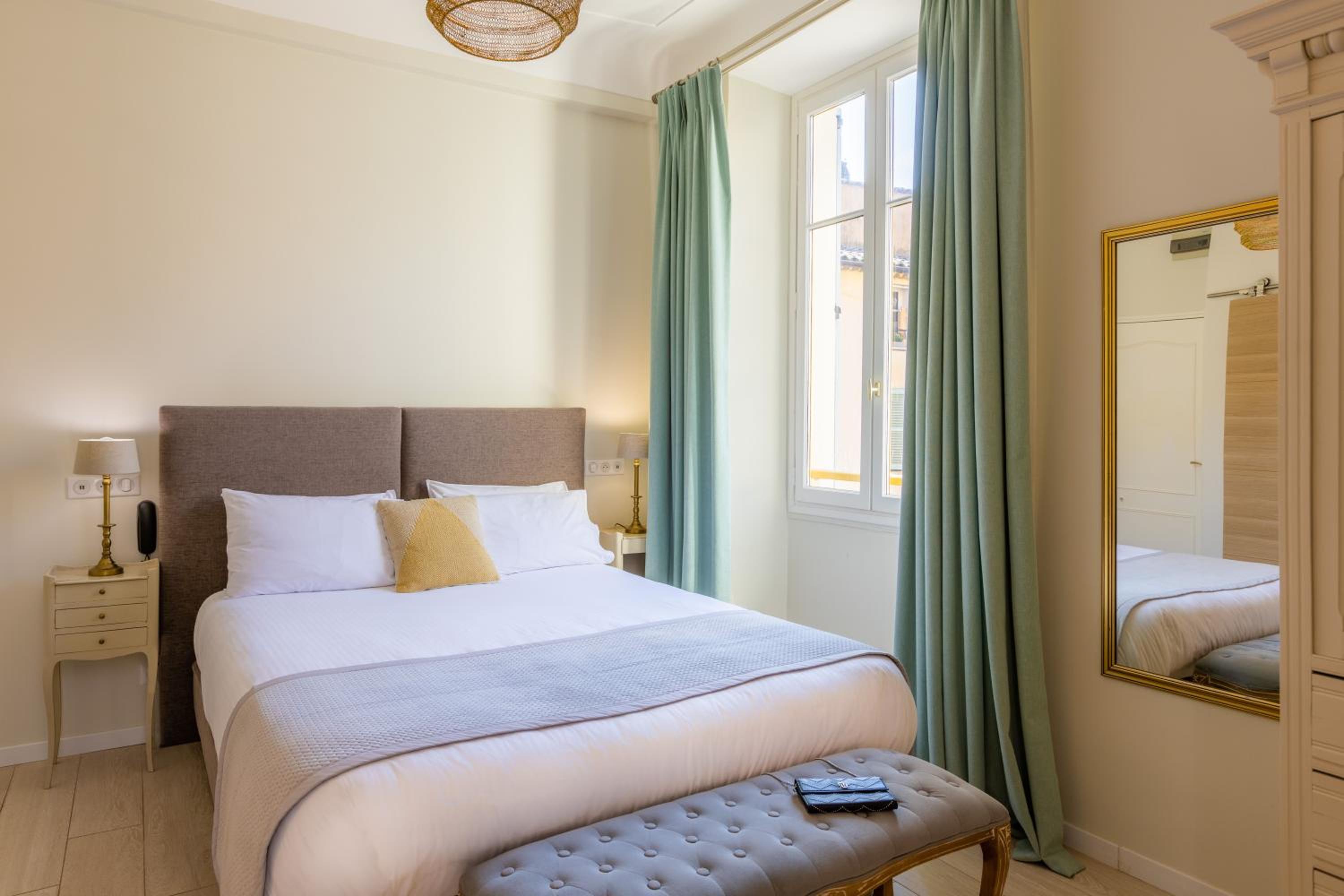 Deluxe Room - Photo 1