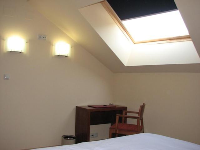 Double or Twin Room - Photo 5