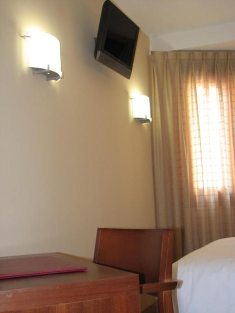 Double or Twin Room - Photo 3