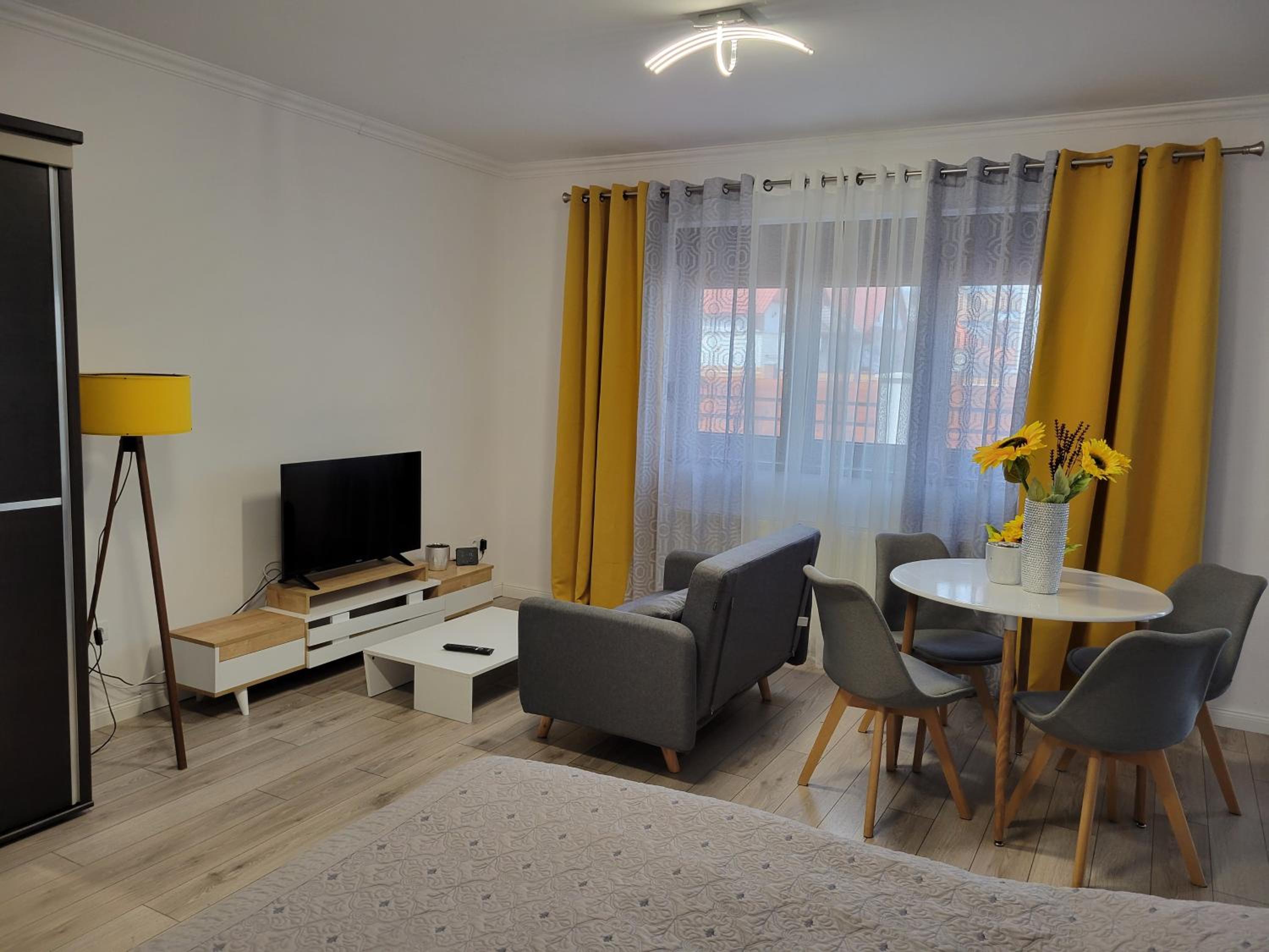One-Bedroom Apartment photo 1