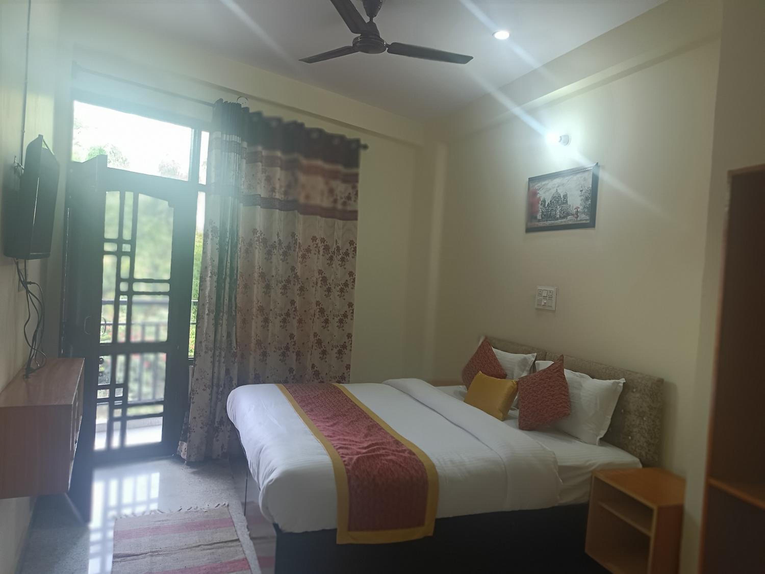 Deluxe Double Room With Balcony photo 1