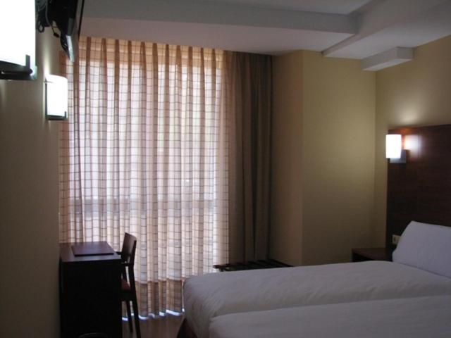 Double or Twin Room - Photo 4