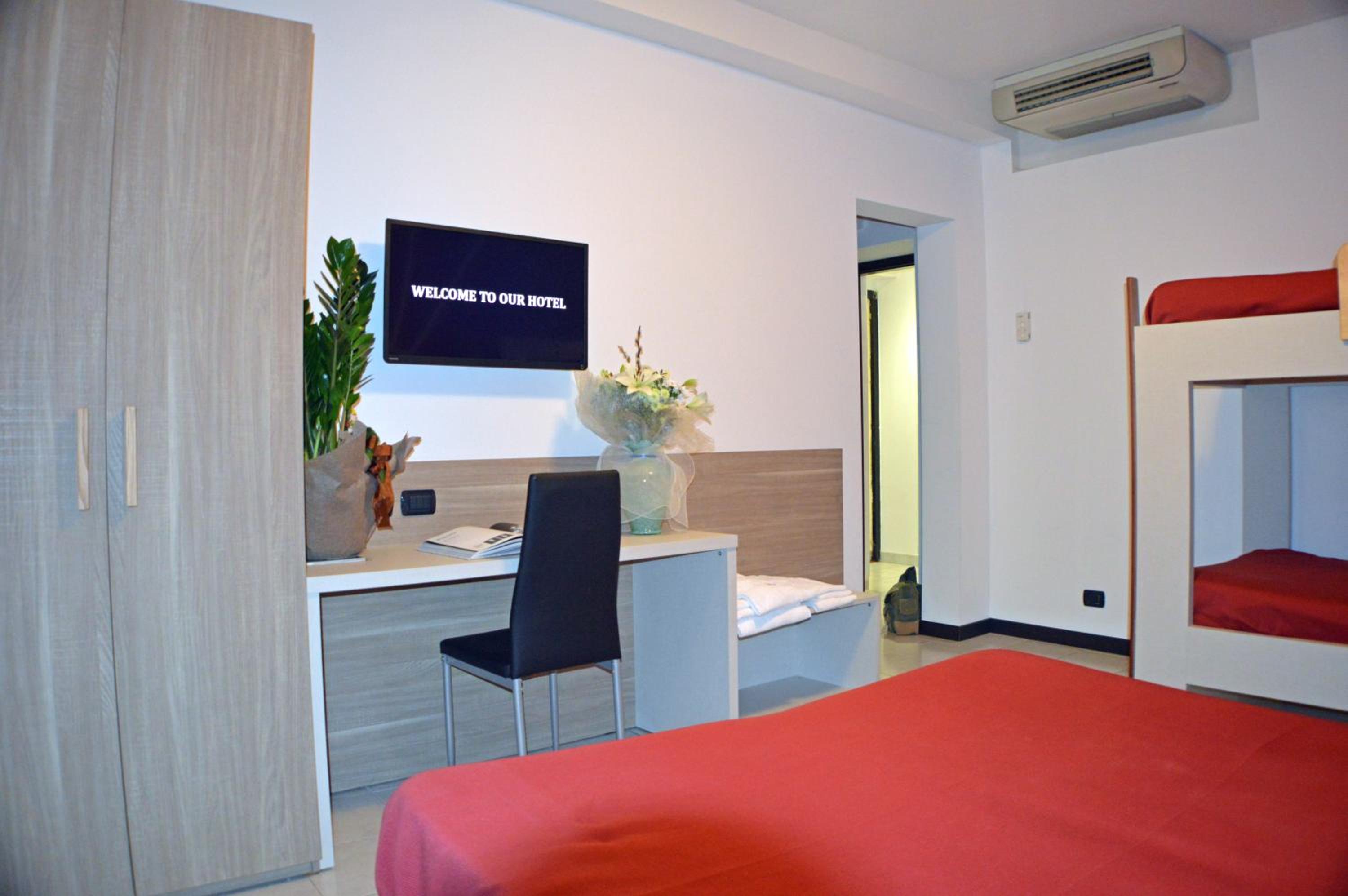 Quadruple Room - Photo 1