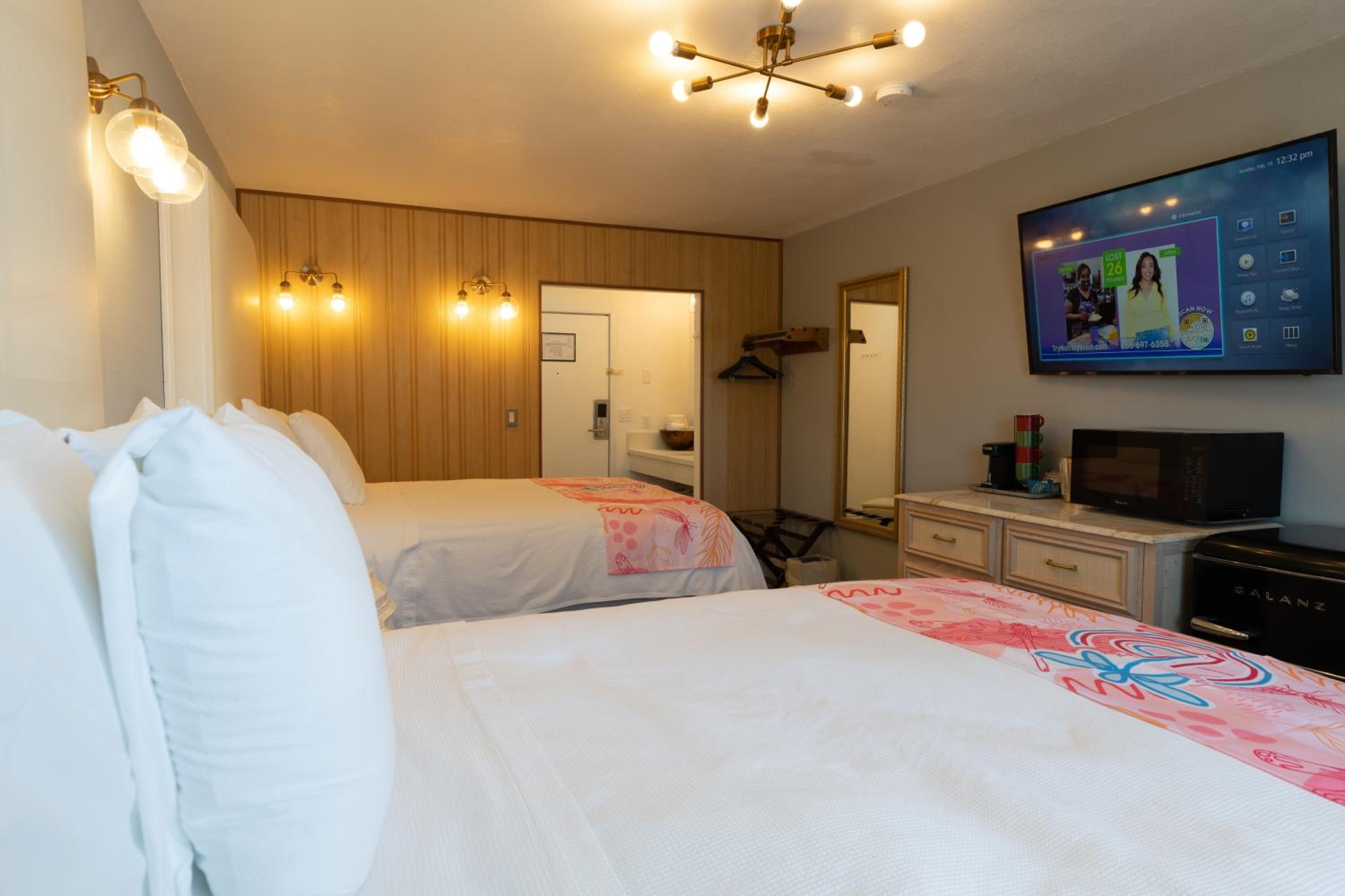 Deluxe Queen Room