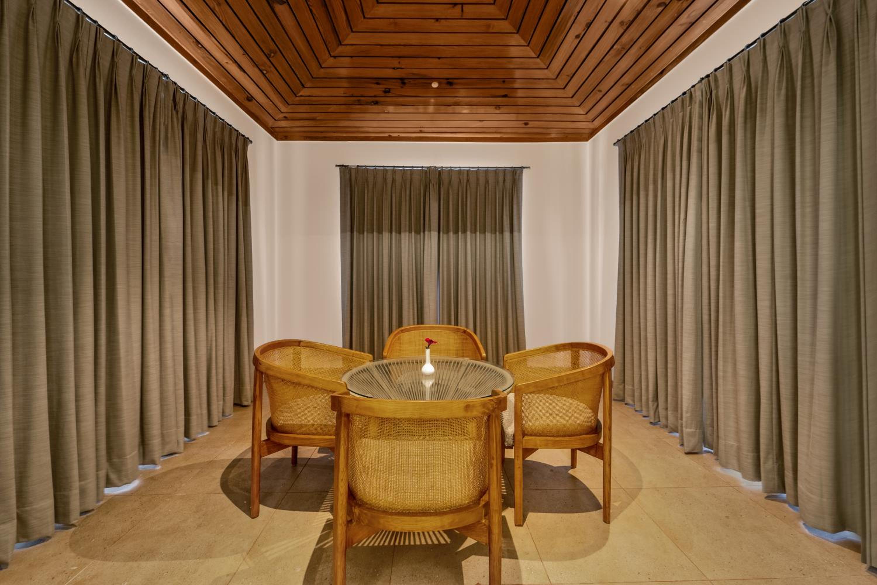 Executive King Room: Avail 20% discount on FNB - Photo 2