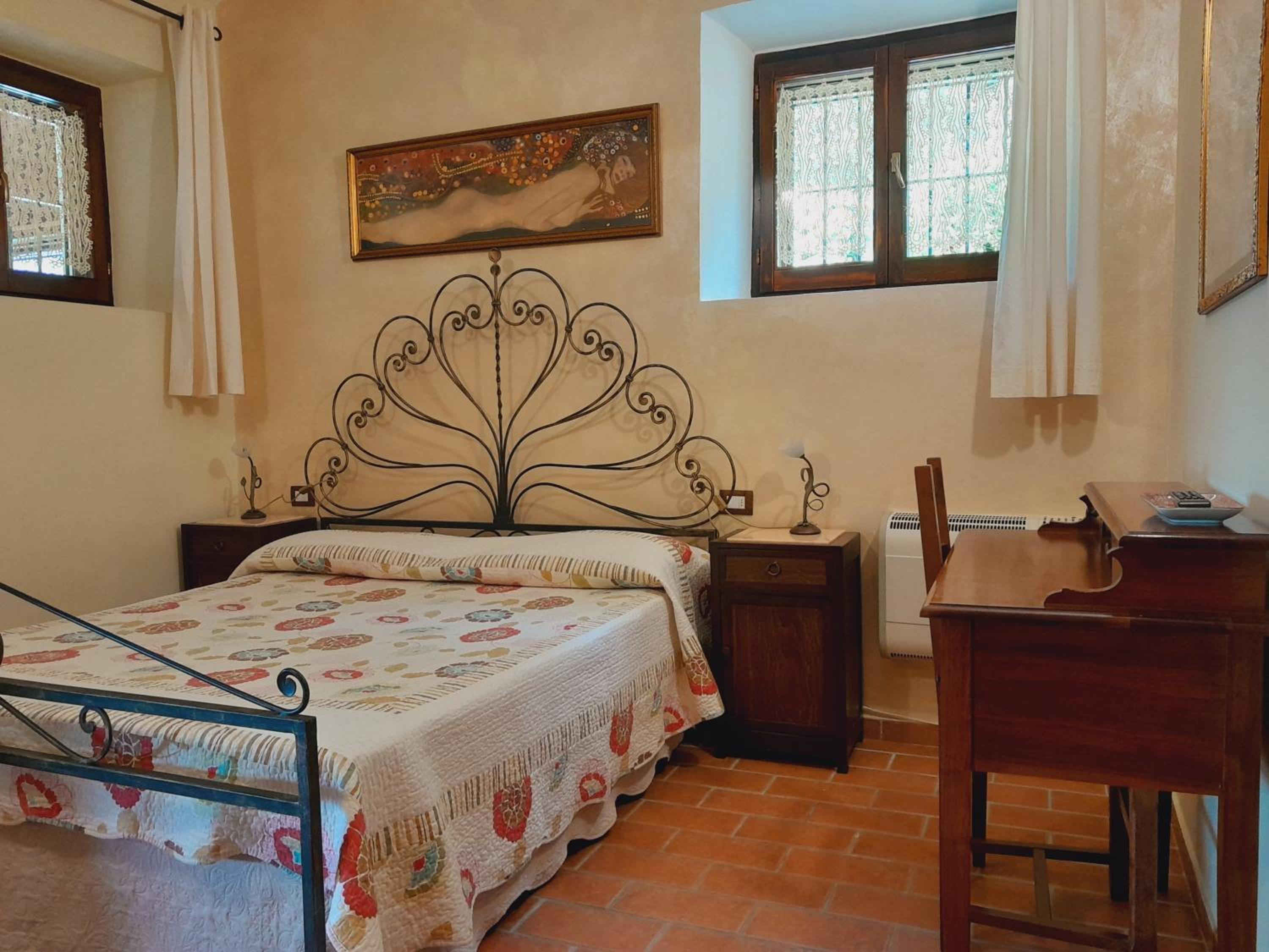 Double Room with Private Bathroom - Photo 3