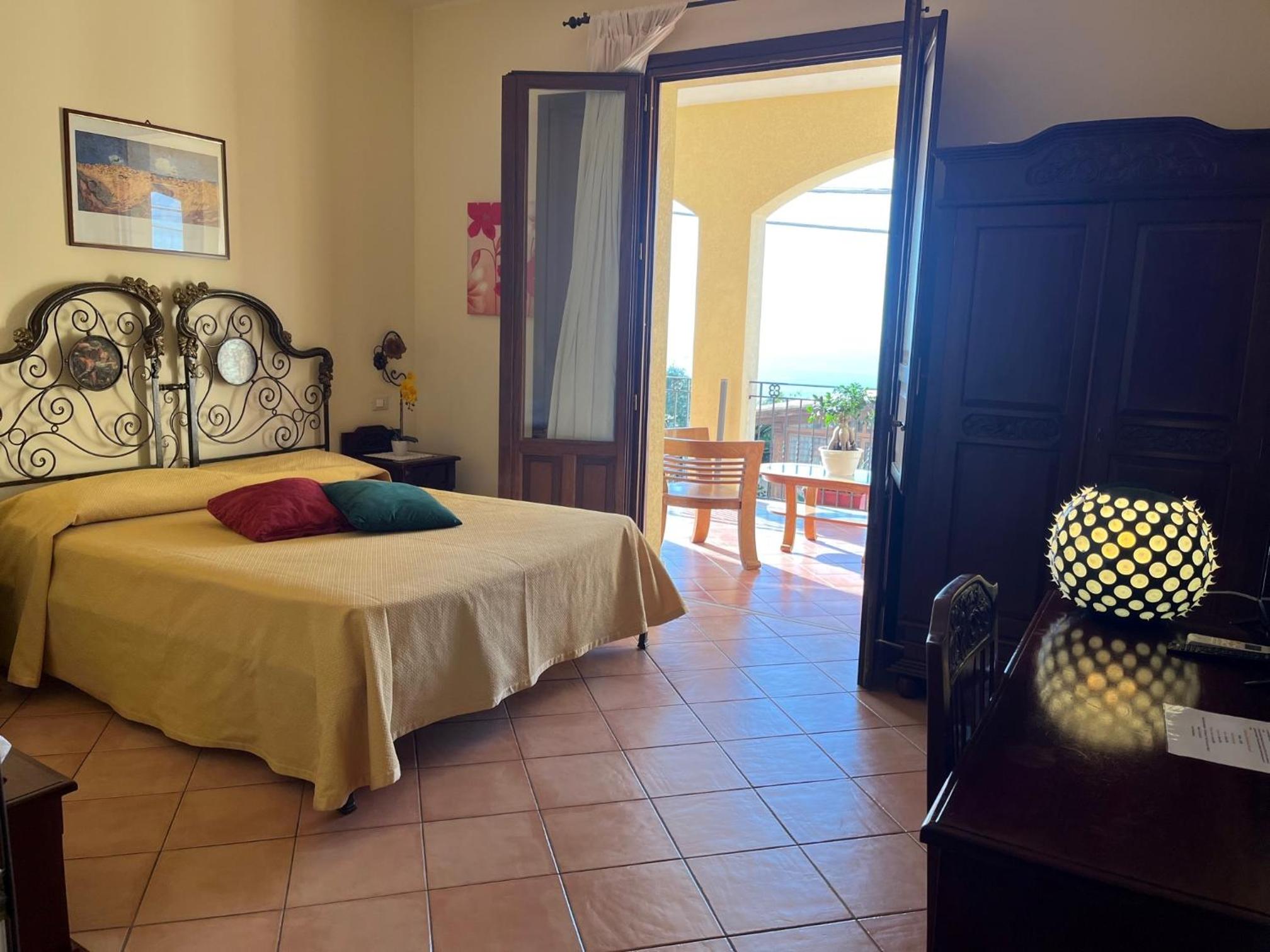 Double Room with Sea View photo 2