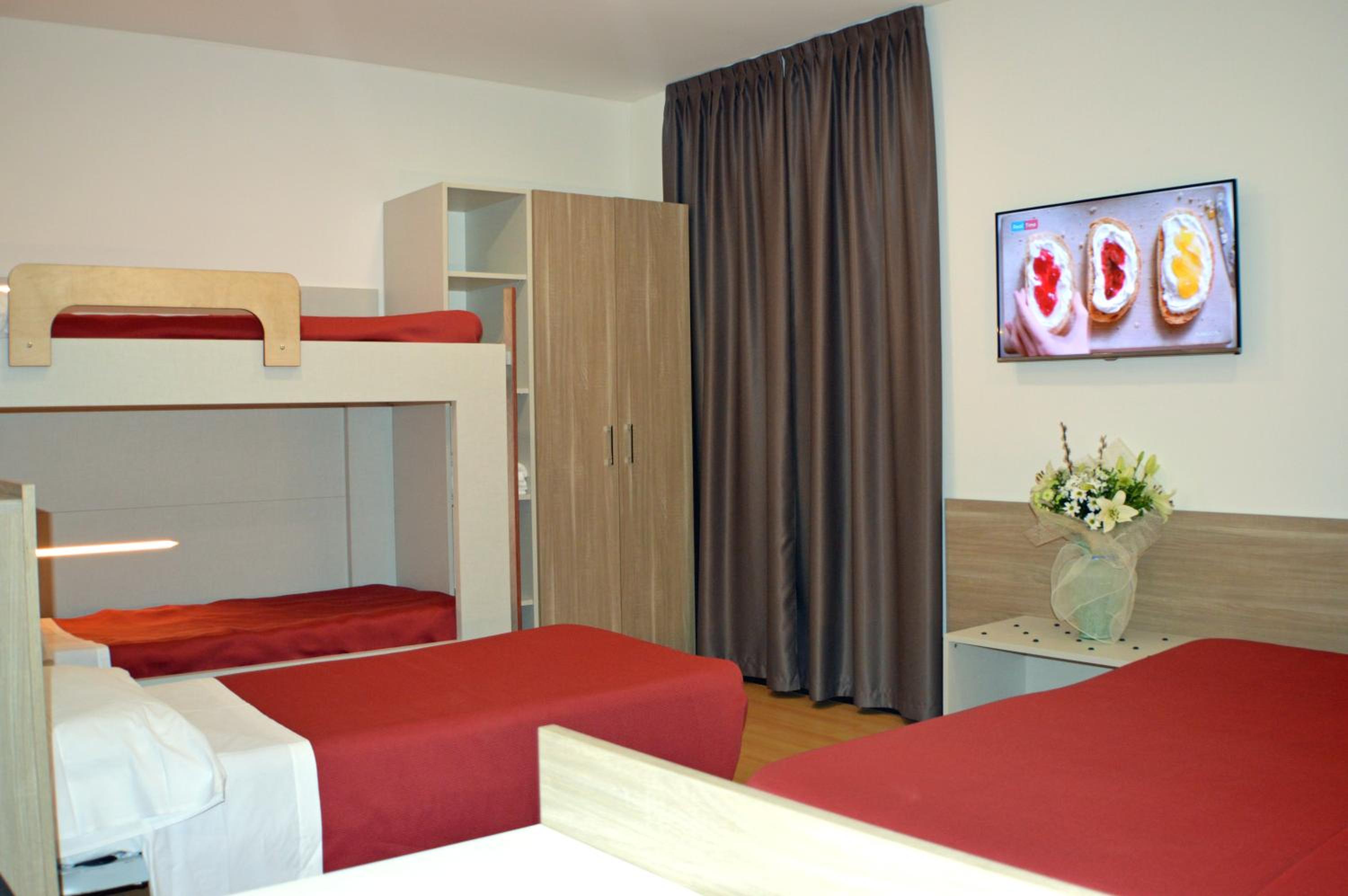 Quadruple Room - Photo 10