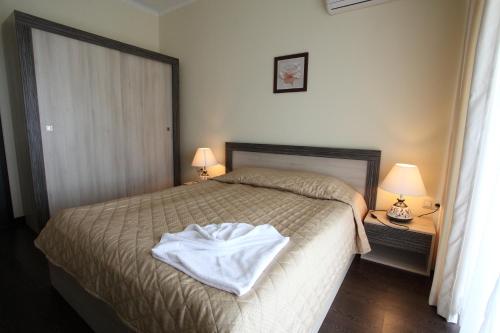 Two-Bedroom Apartment with Balcony photo 2