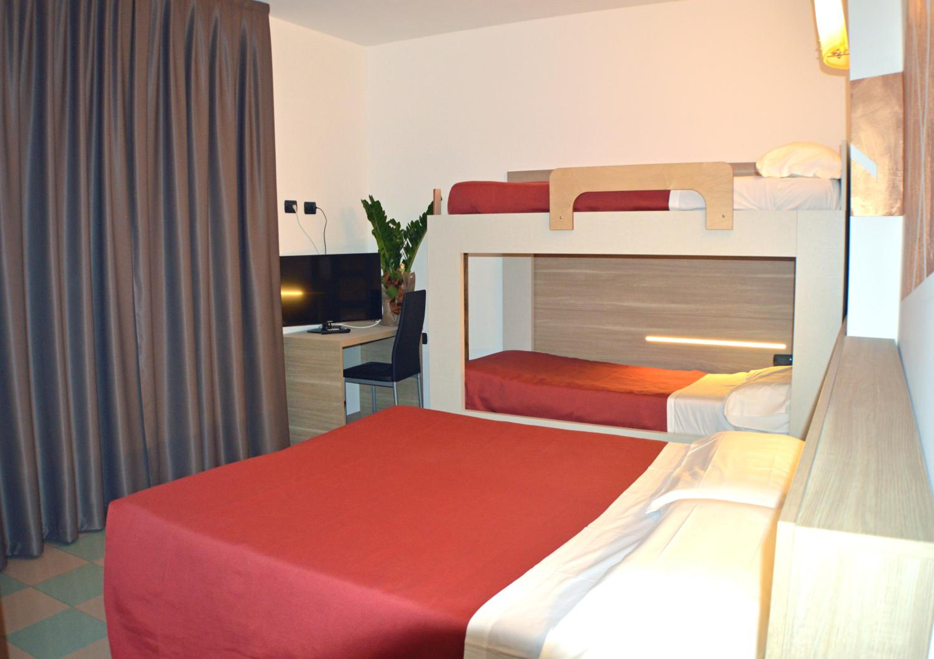 Quadruple Room - Photo 3