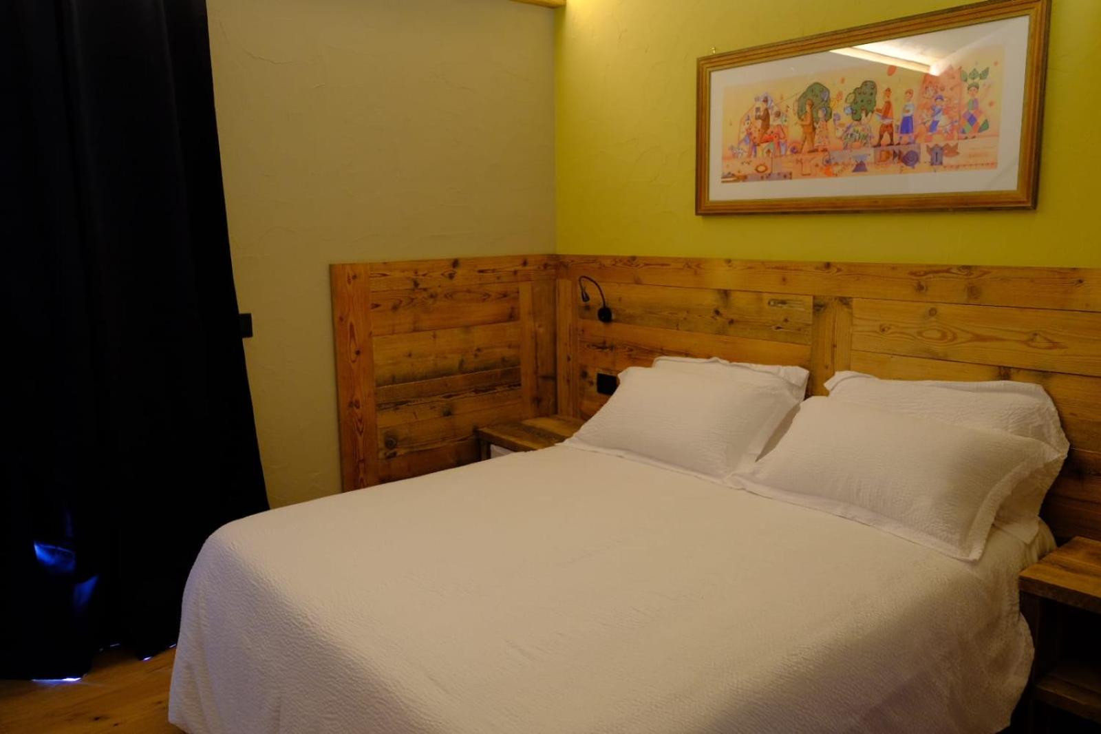Deluxe Room (2 Adults + 1 Child) photo 1