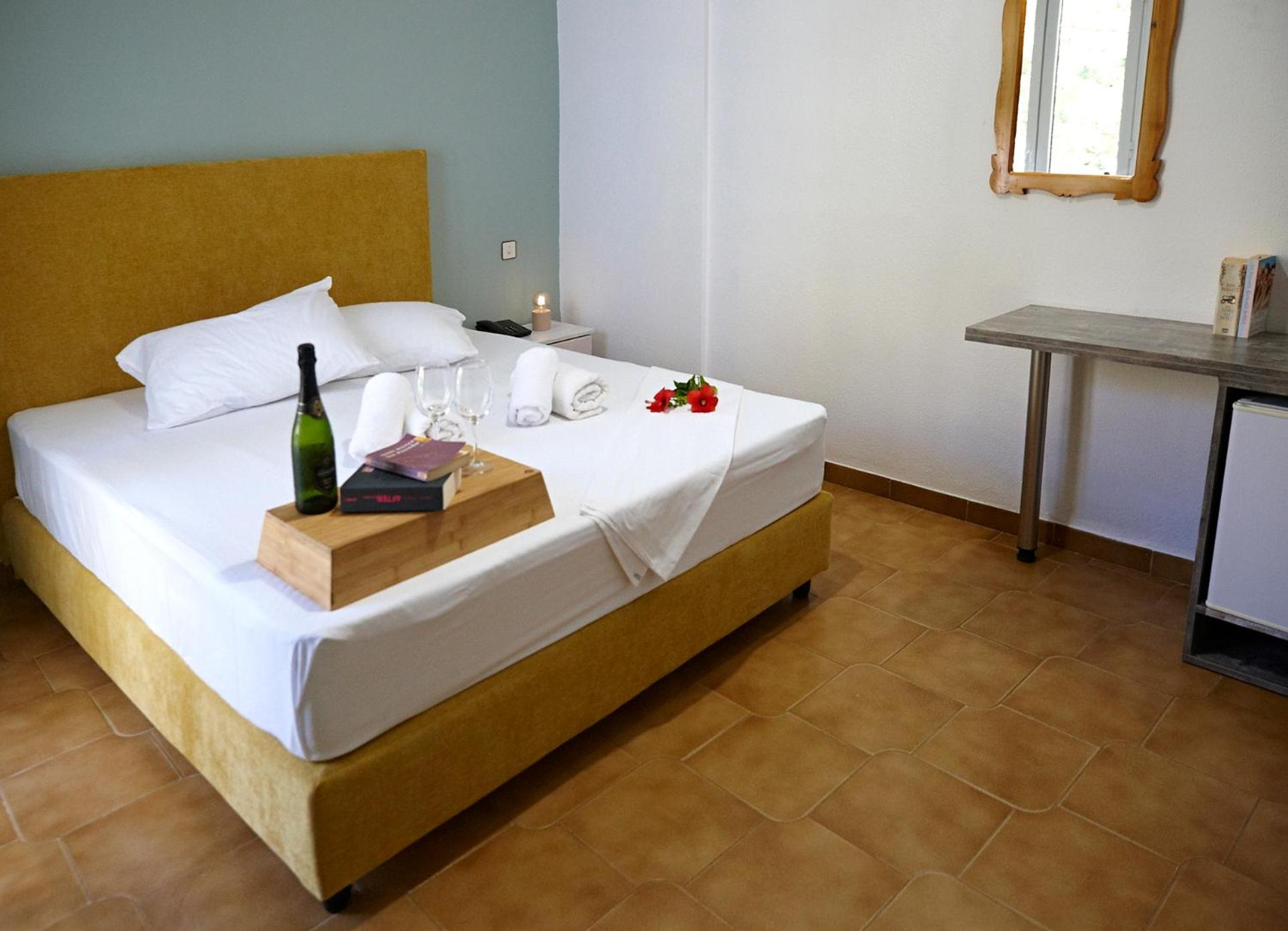 Triple Room with Balcony - Photo 5