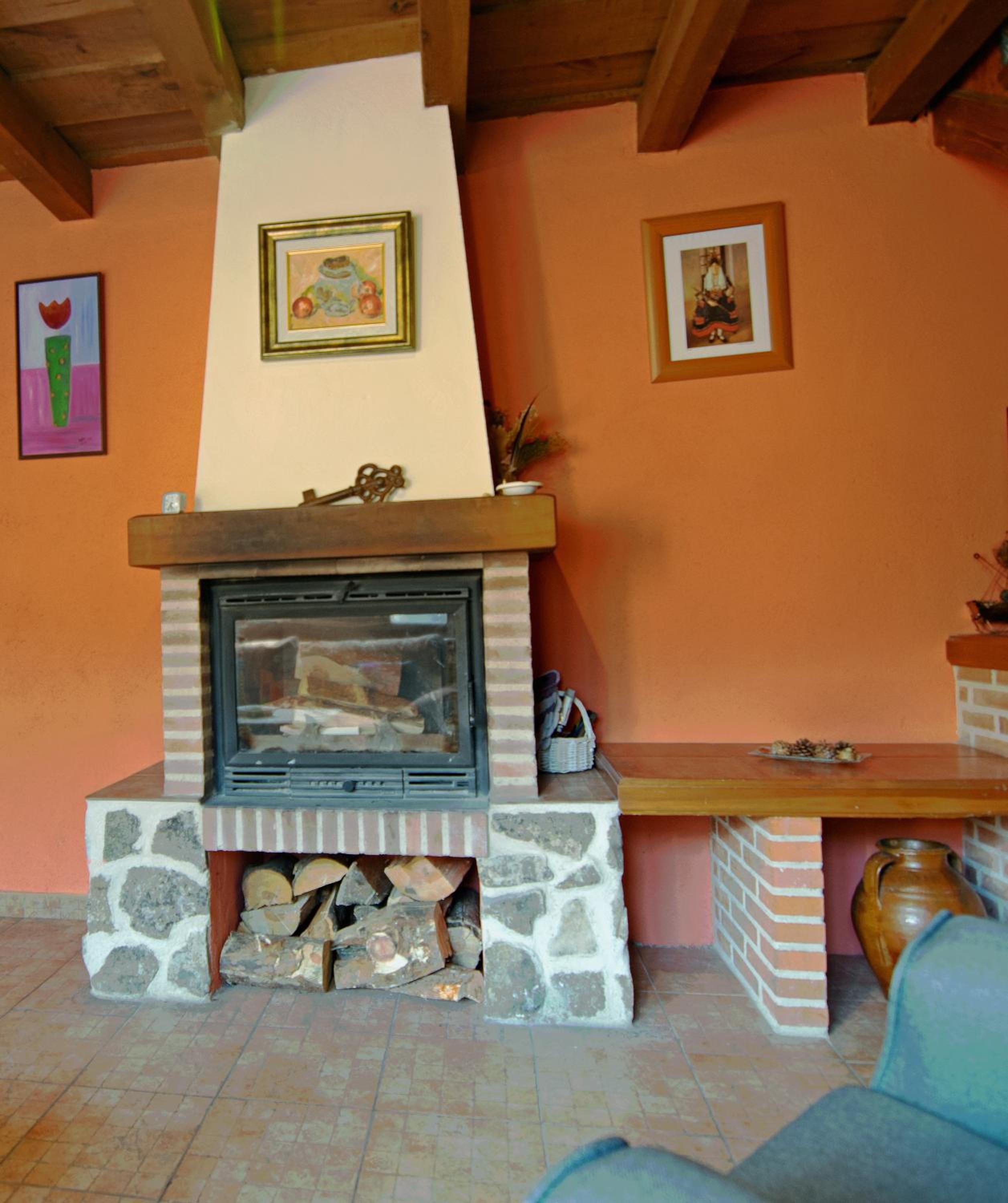 Three-Bedroom House photo 3