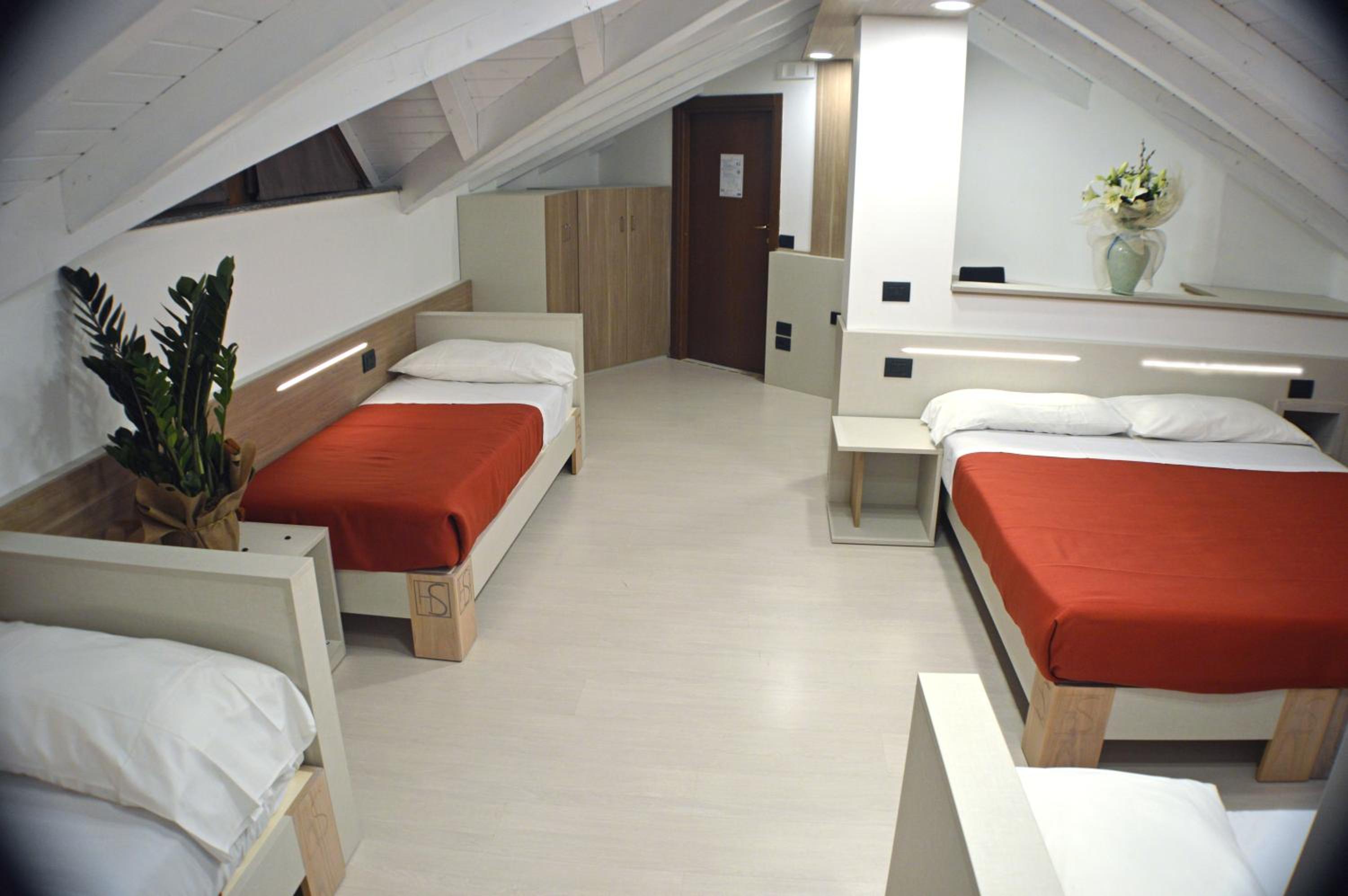 Quadruple Room - Photo 5