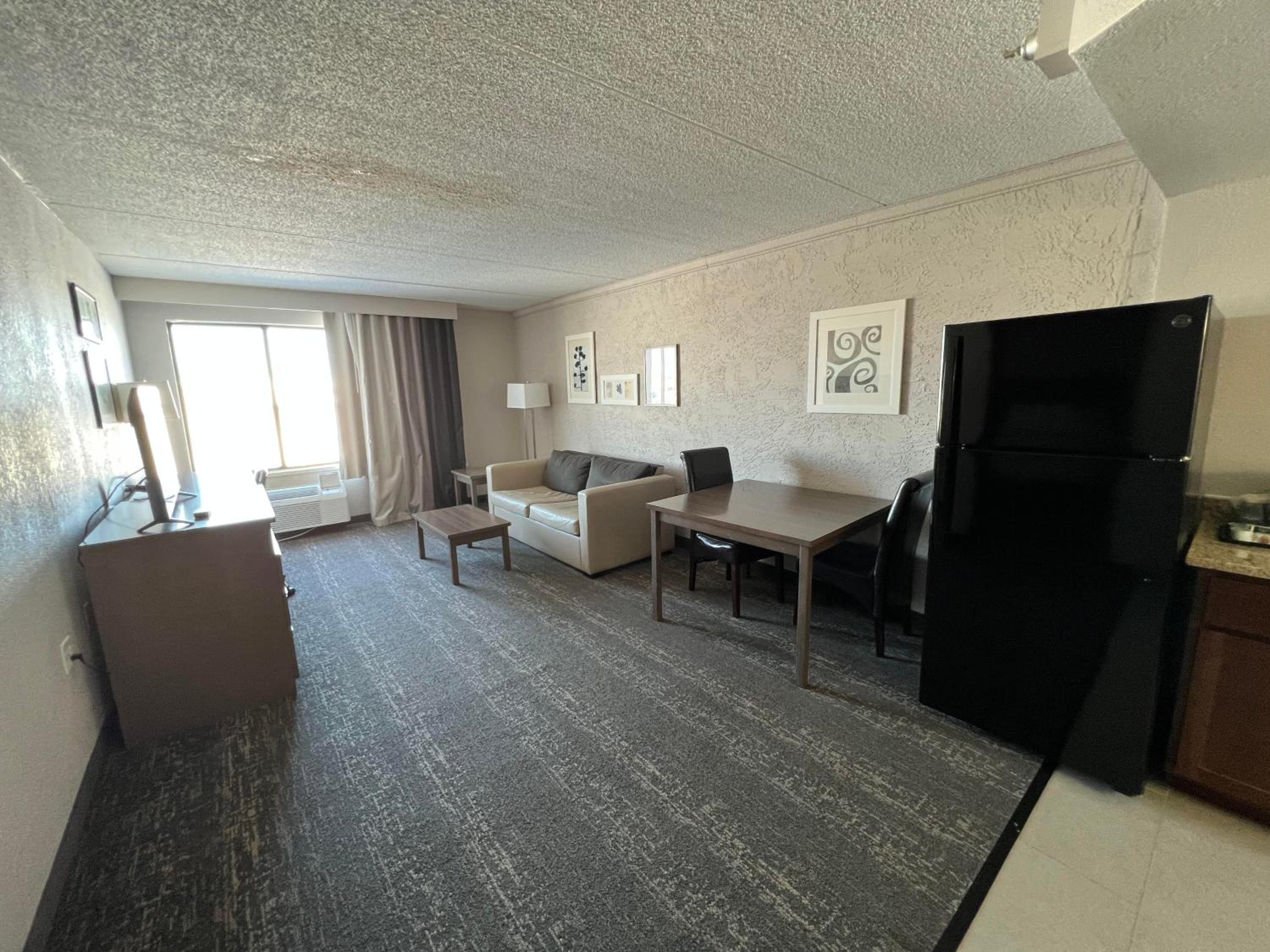 Suite with Two Queen Beds - Non-Smoking - Photo 3