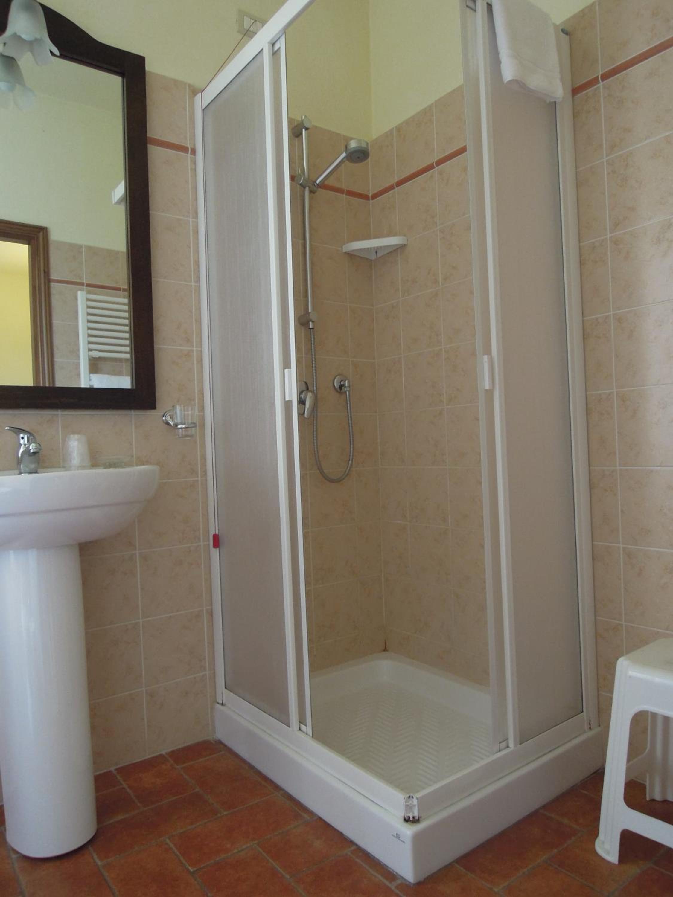Double or Twin Room - Photo 7