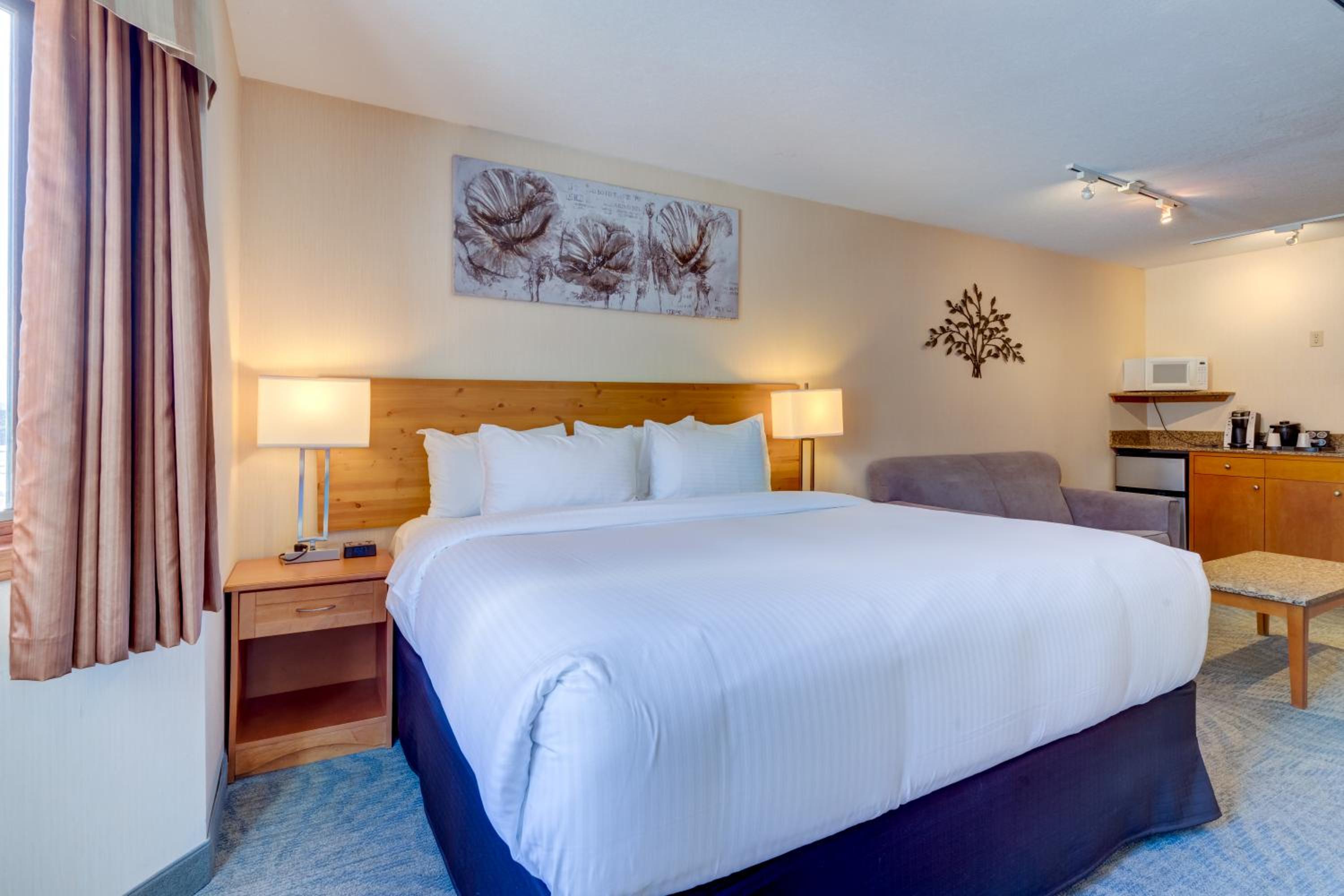 Standard King Room - Photo 3
