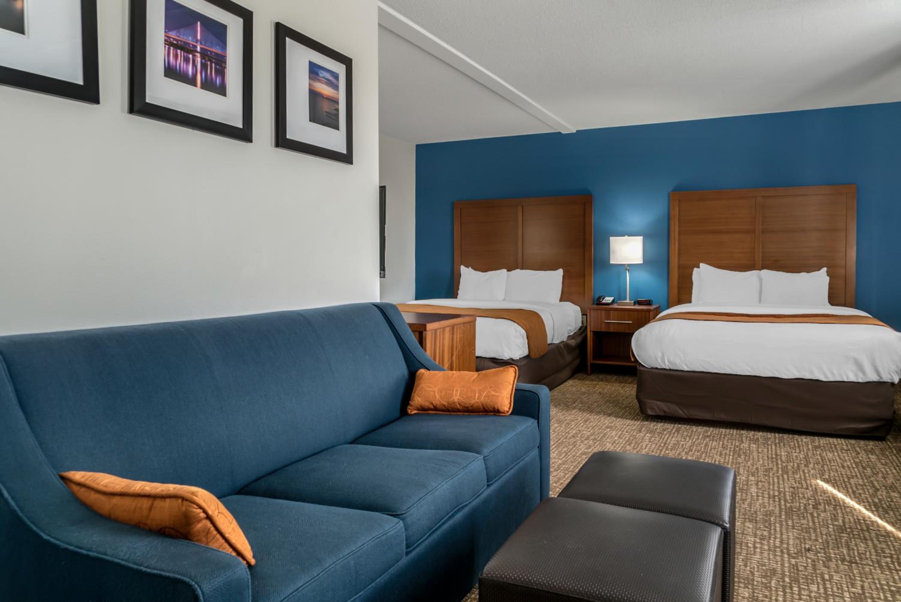 Queen Room with Two Queen Beds - Non Smoking - Photo 1