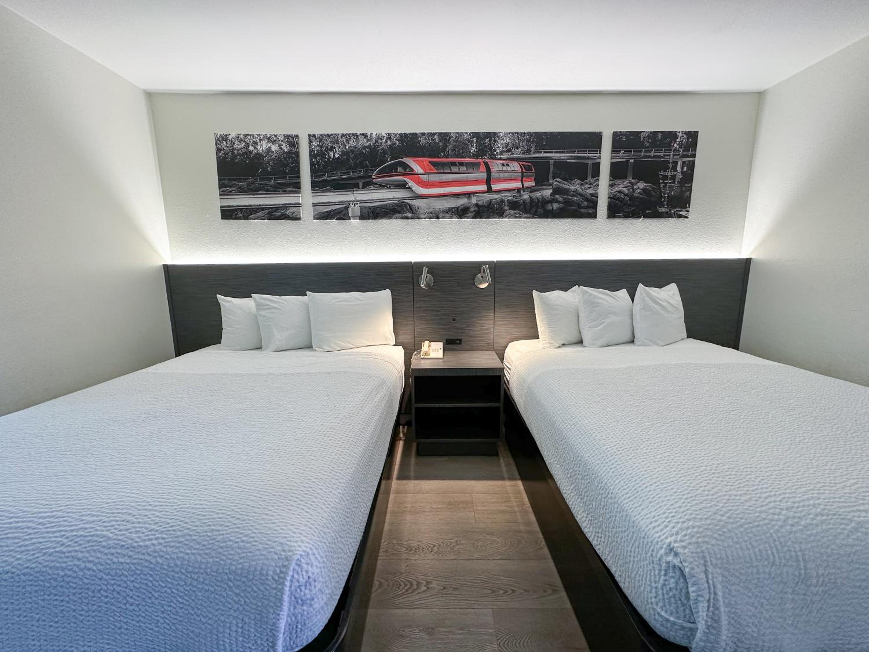 Queen Room with Two Queen Beds and a Bunk Bed - Non-Smoking - Photo 7
