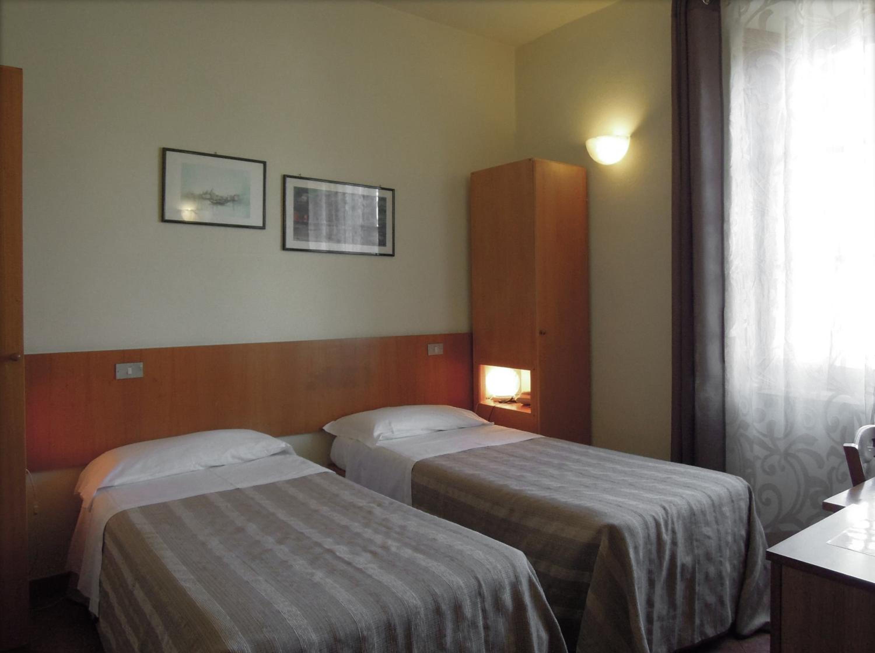 Double or Twin Room - Photo 3