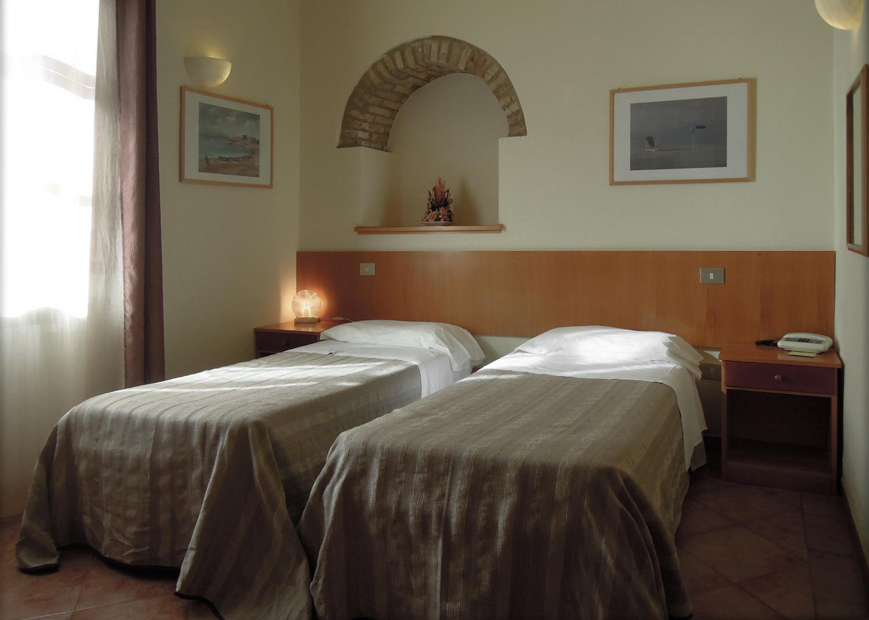 Double or Twin Room - Photo 2