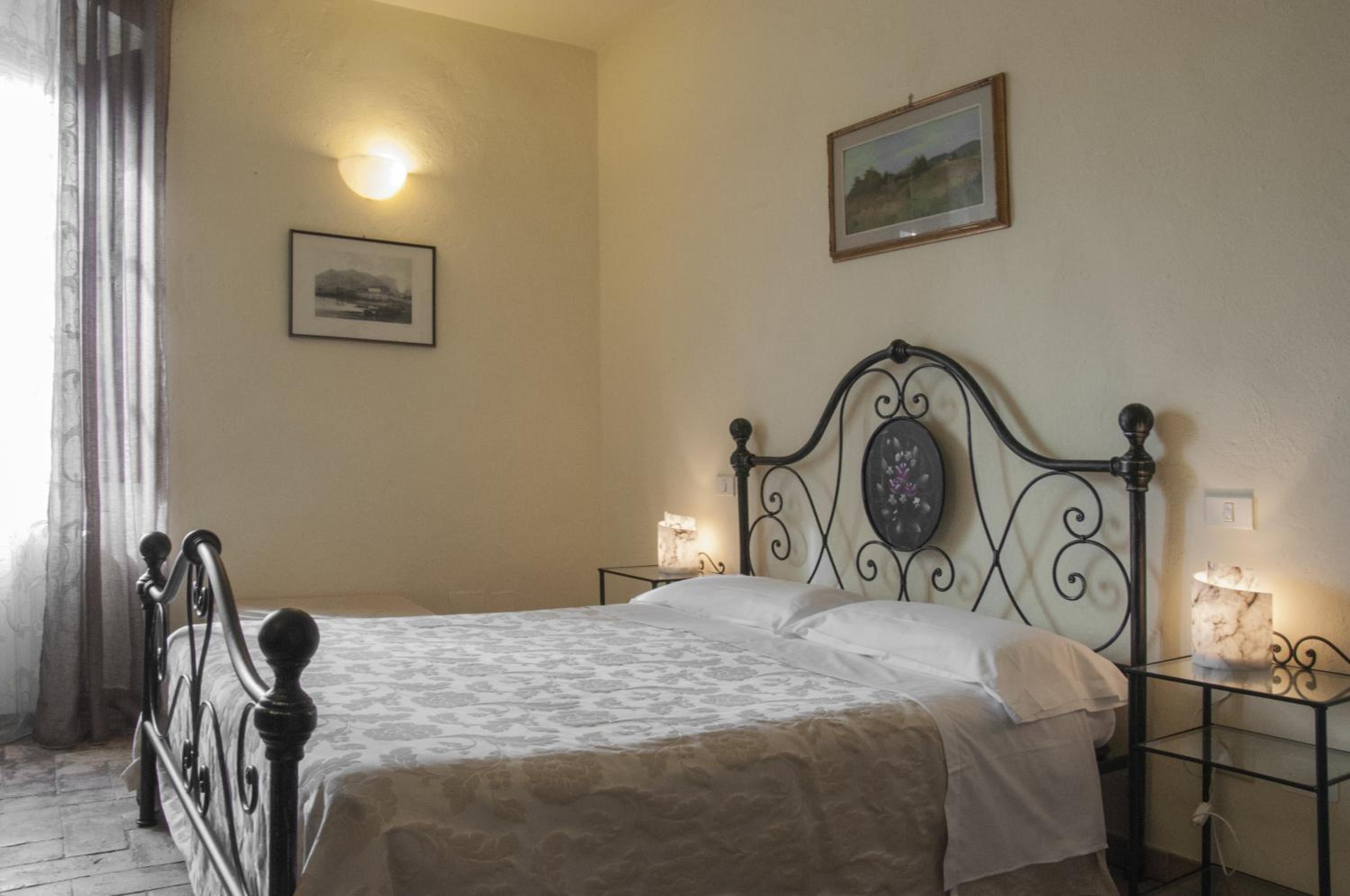 Double or Twin Room - Photo 9
