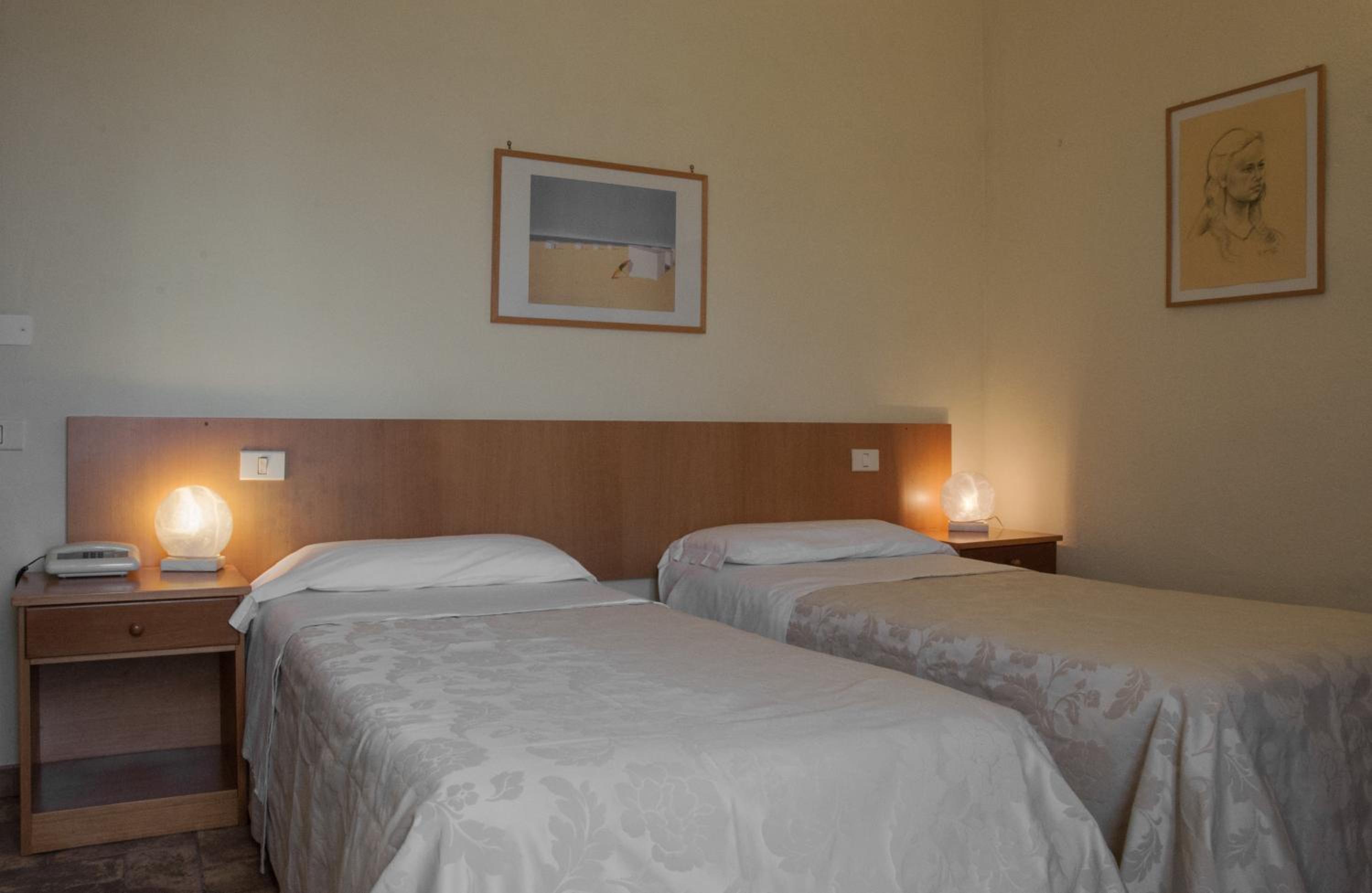 Double or Twin Room - Photo 10