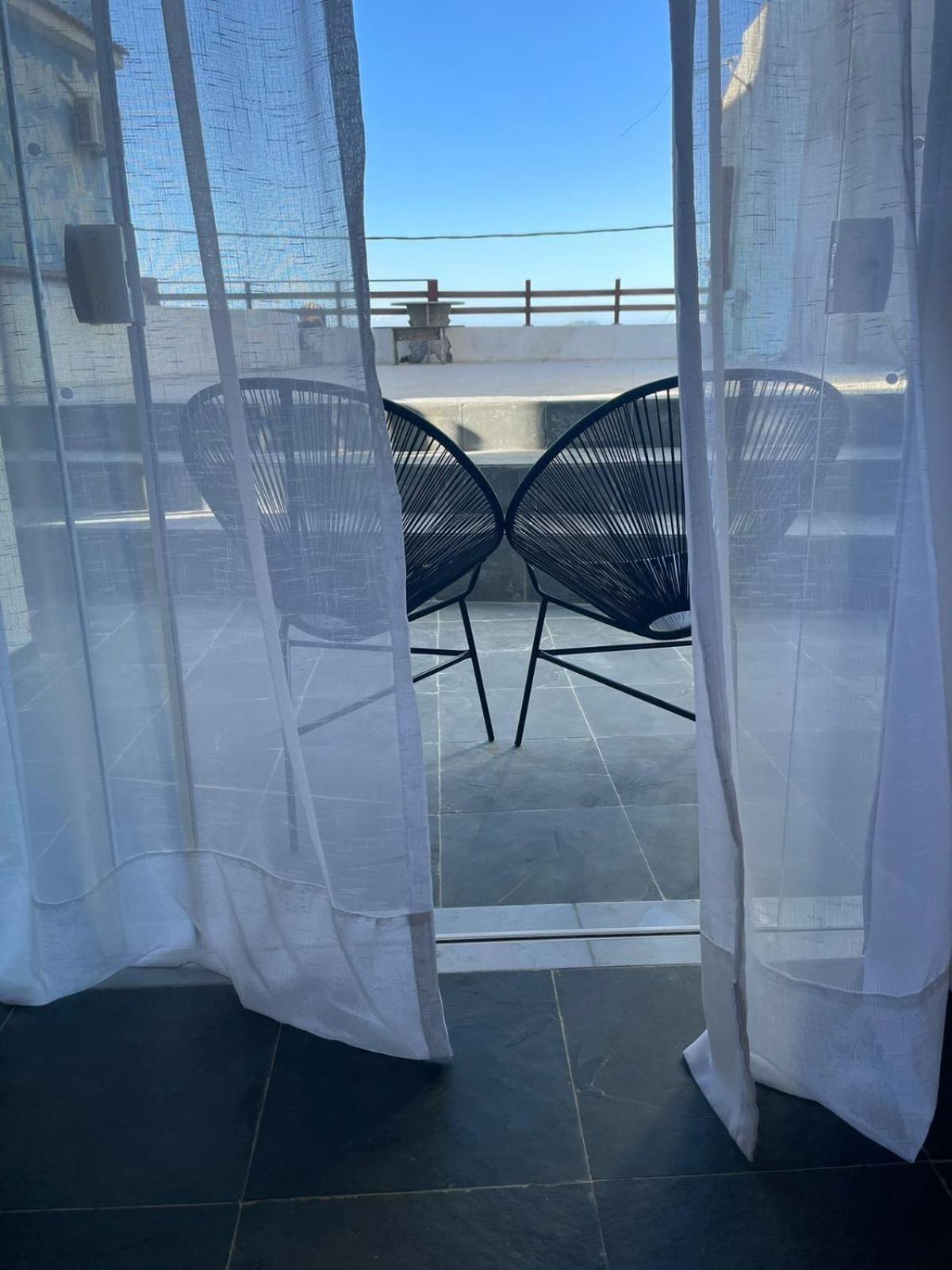 Studio with Balcony - Photo 2