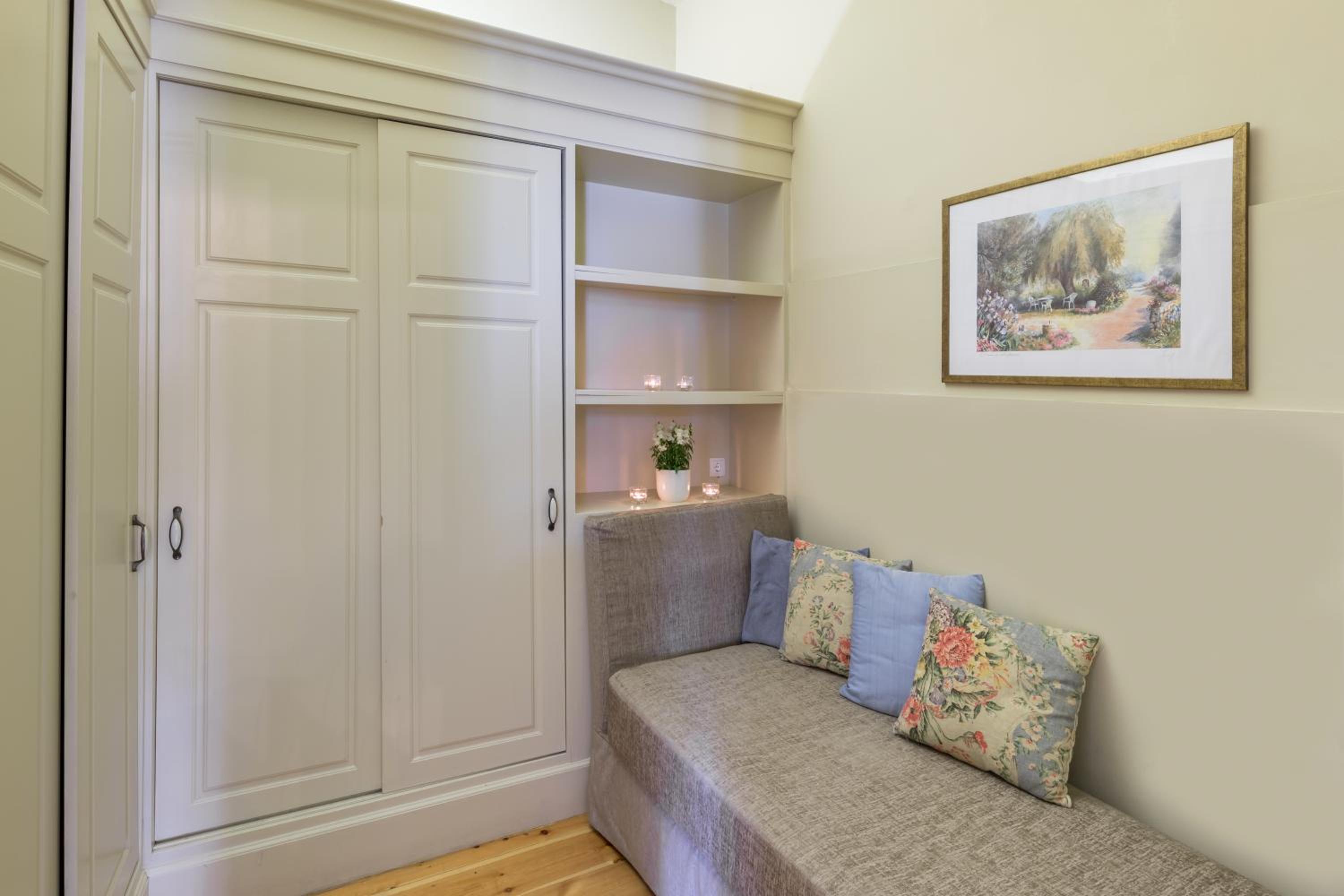  Family Suite (Cozy Alley Building) - Photo 3